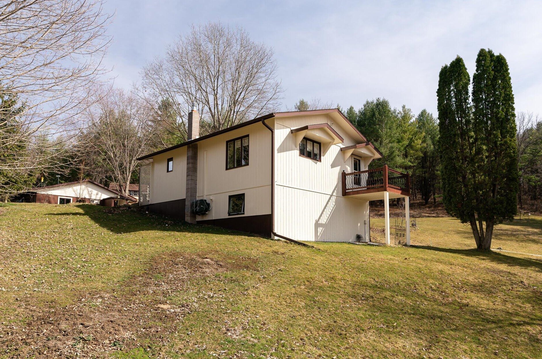 13617 Ames Dr, Viola WI  54664-8811 exterior