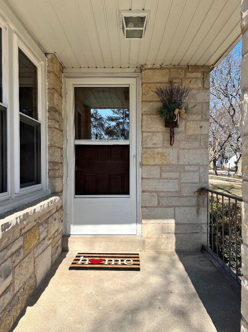 113 S Orchard St, Thiensville, WI 53092