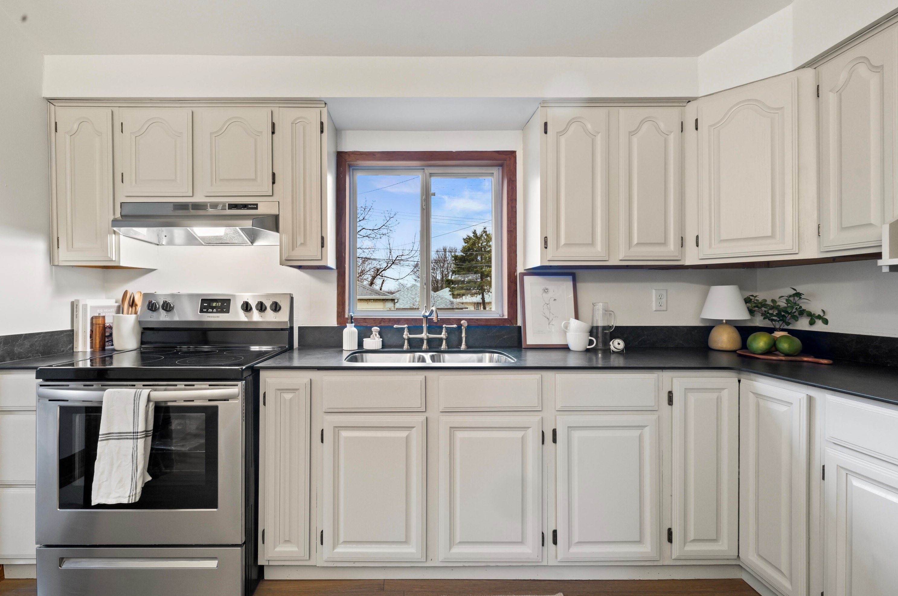 4229 54th St, Milwaukee, WI 53220-3110