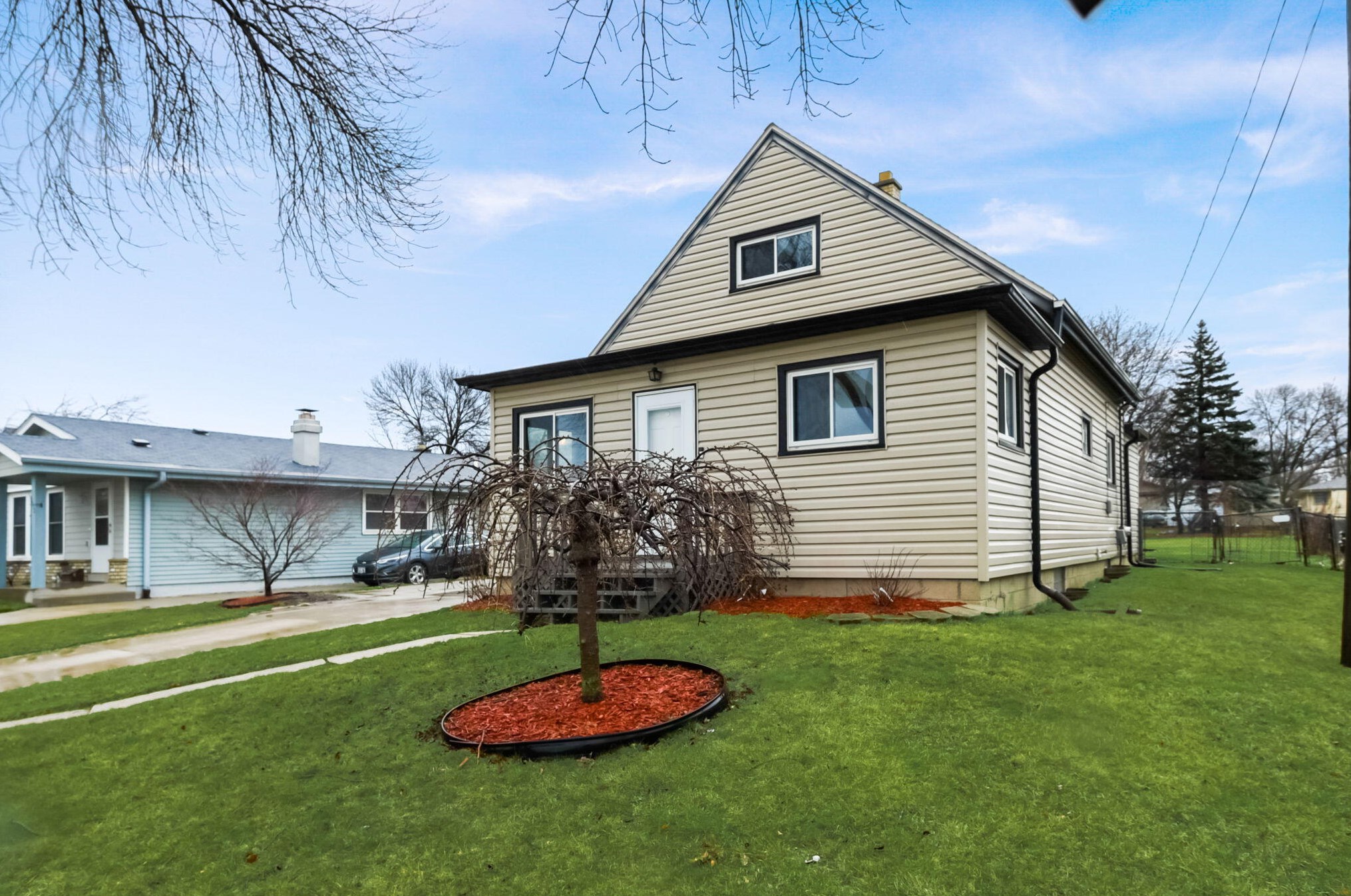 5338 9th St, Milwaukee, WI 53221-3631