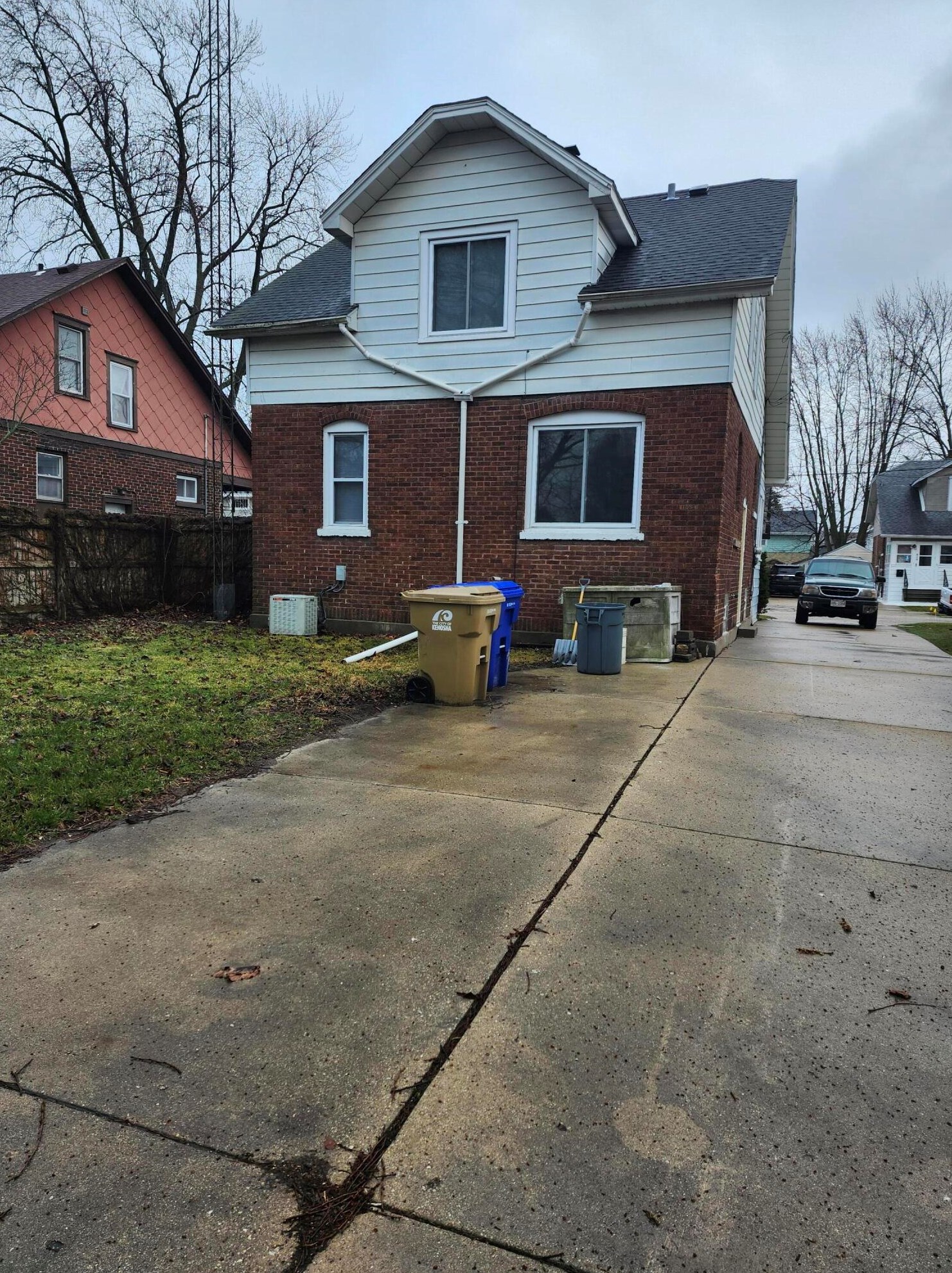 910 73rd St, Kenosha WI  53143-5422 exterior