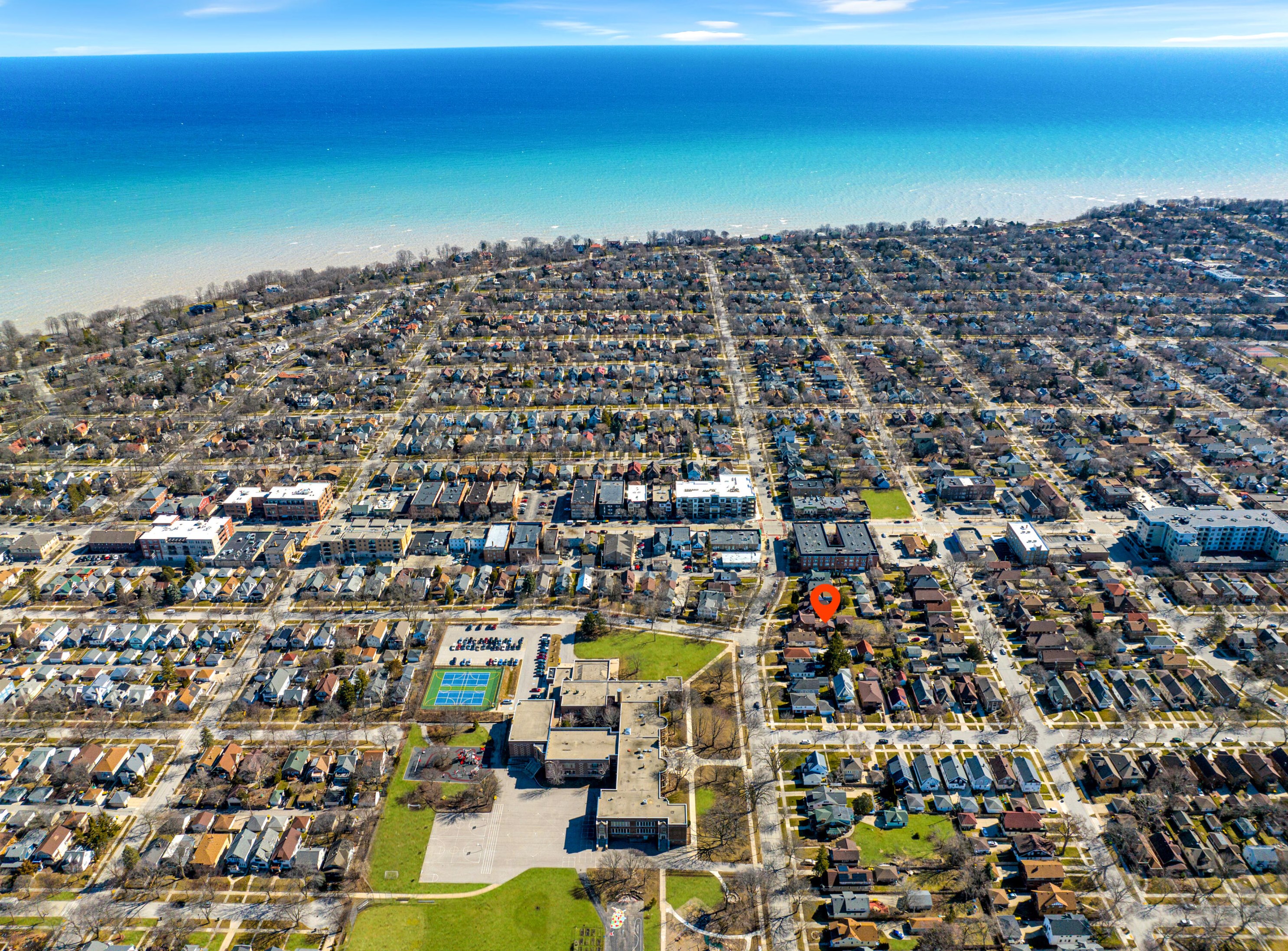 1623 Lk Blf Blvd, Milwaukee WI 53211-1518 exterior