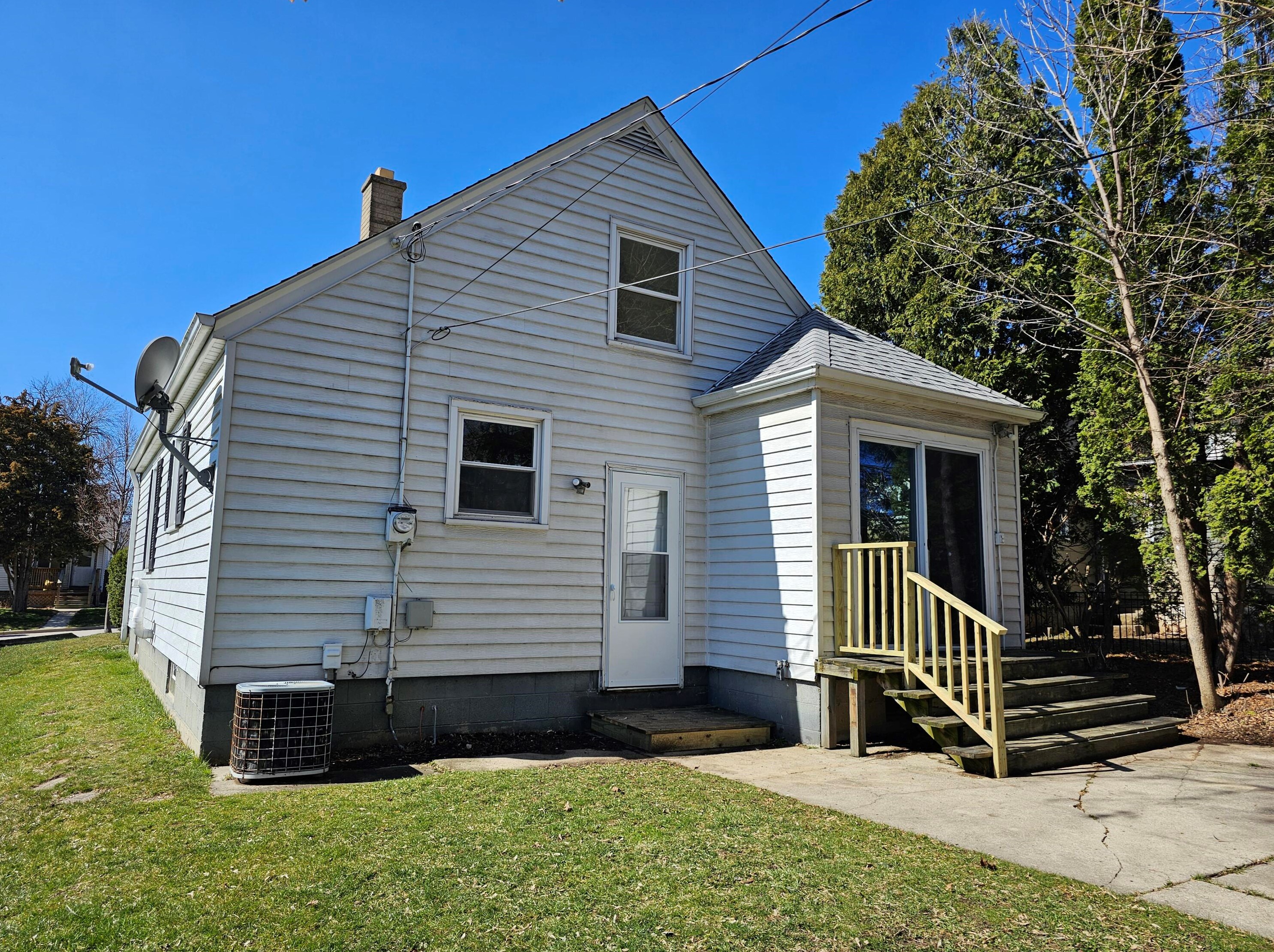 3632 33rd St, Milwaukee WI  53221-1119 exterior