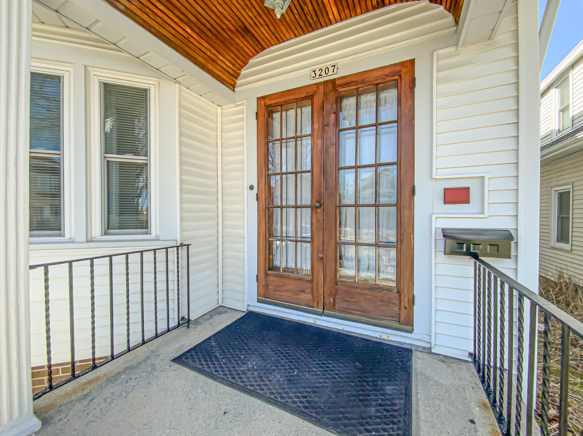 3207 10th St, Milwaukee WI  53215-4731 exterior