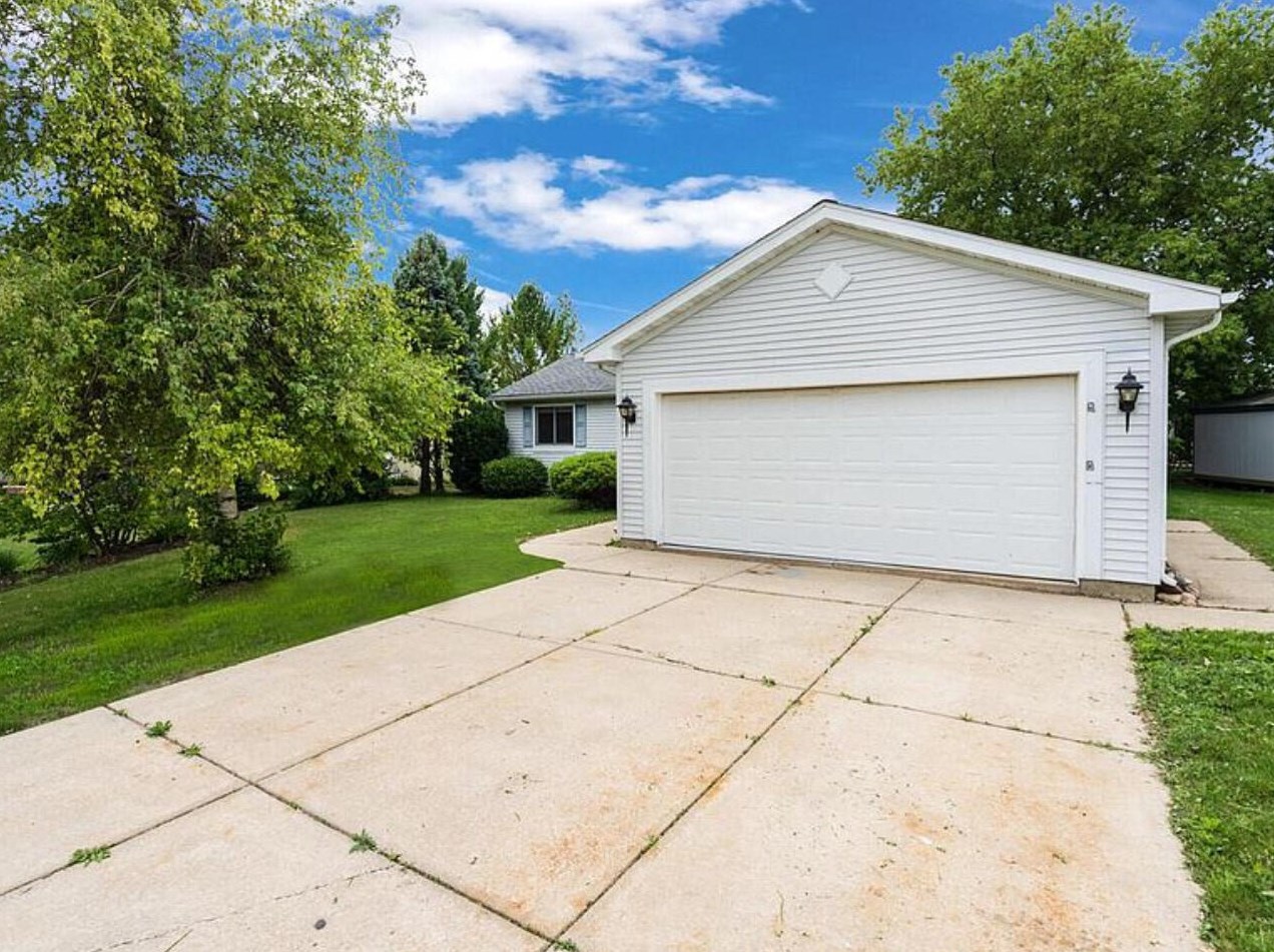 2835 Sandpiper Ln, Racine WI  53402-1342 exterior