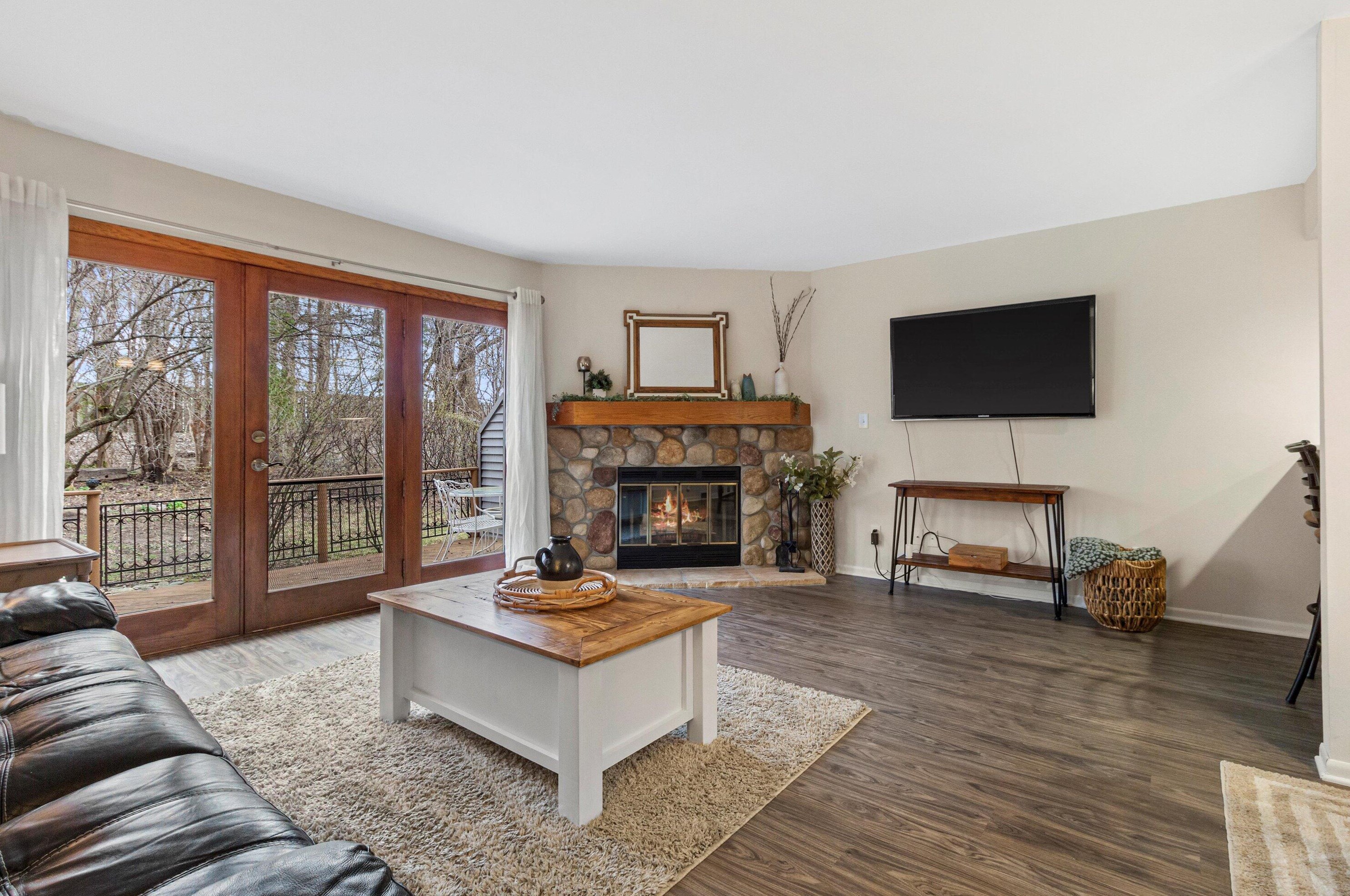 2423 Willowood Dr, Waukesha, WI 53188-1587