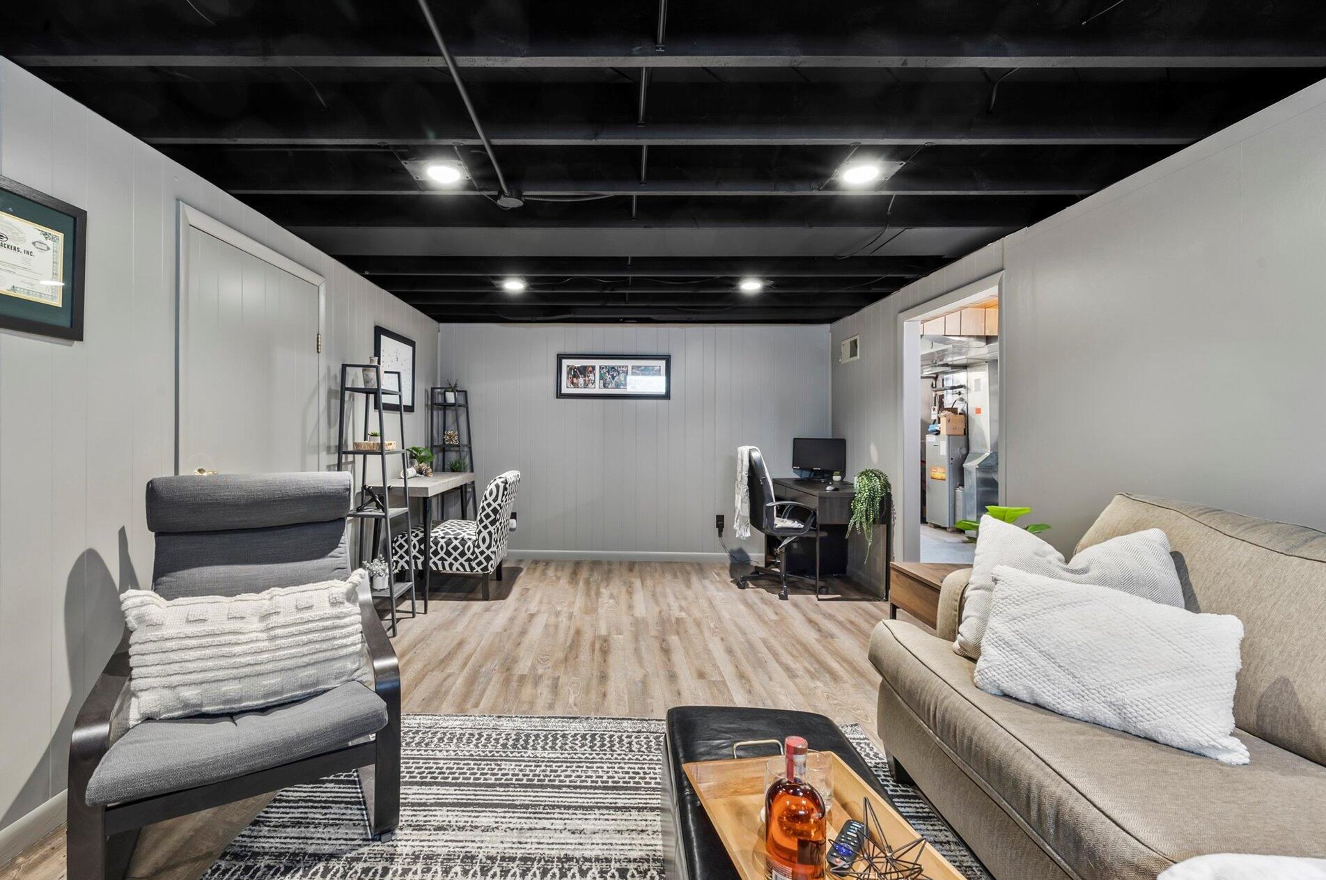 8824 Locust St, Milwaukee WI  53222-4636 exterior