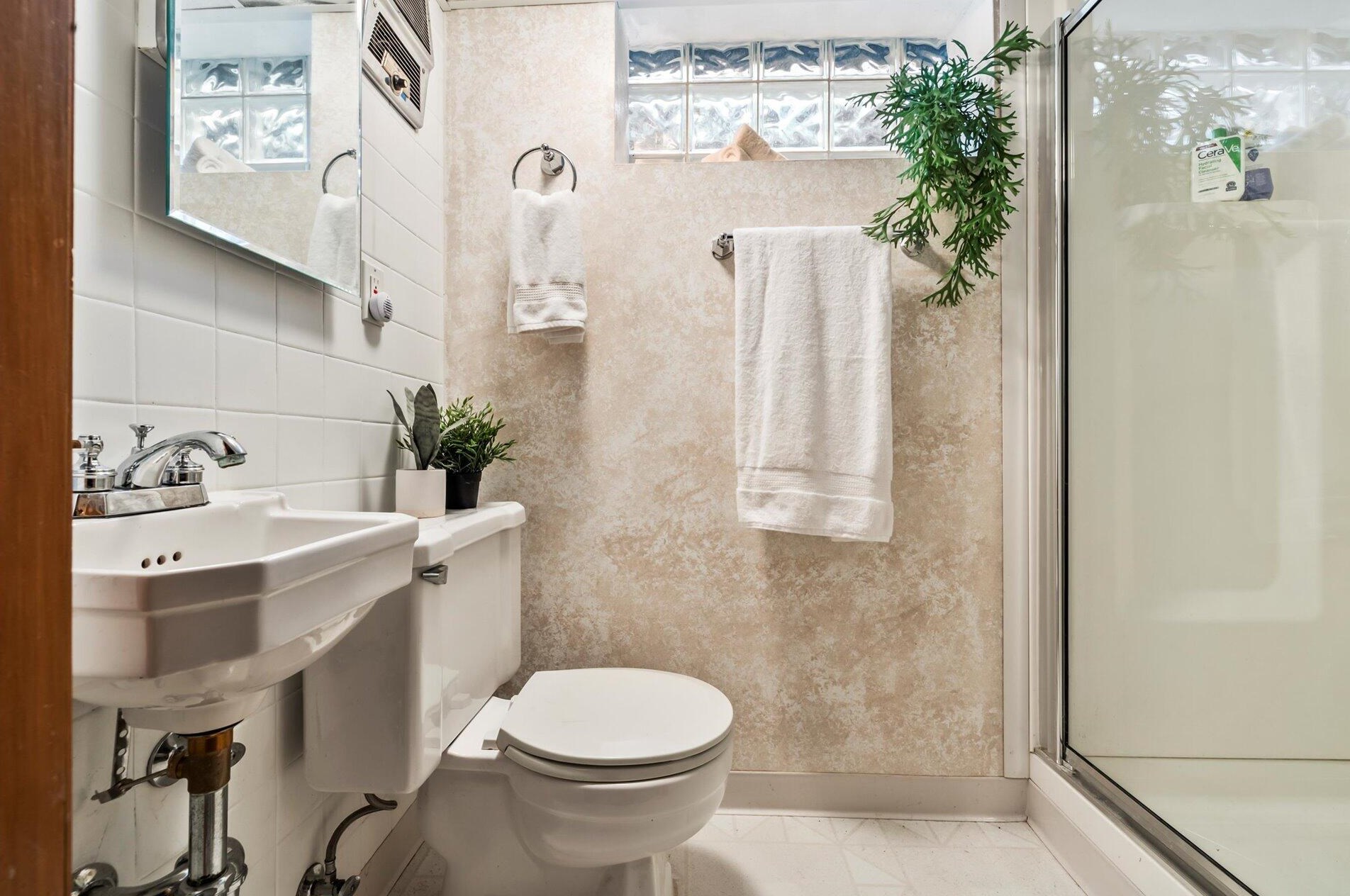 8824 Locust St, Milwaukee WI  53222-4636 exterior