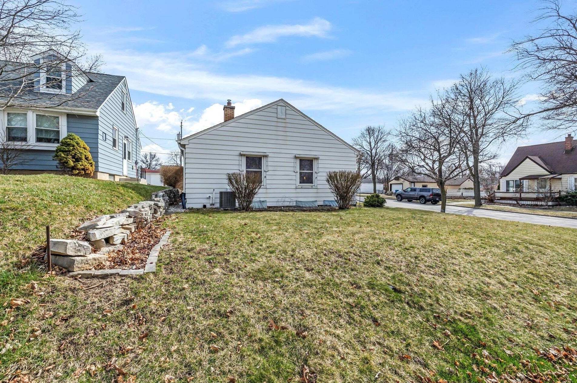 8824 Locust St, Milwaukee WI  53222-4636 exterior