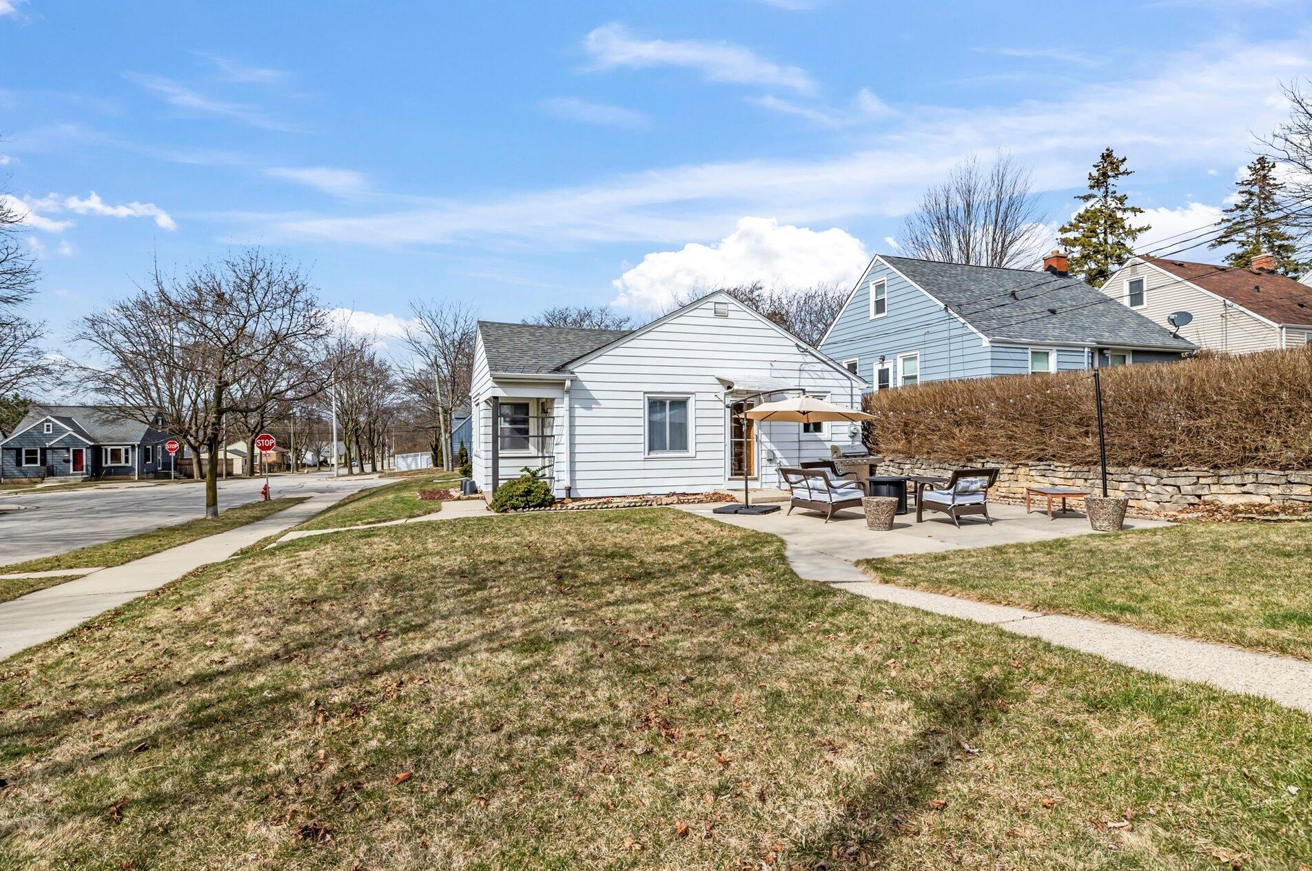 8824 Locust St, Milwaukee WI  53222-4636 exterior