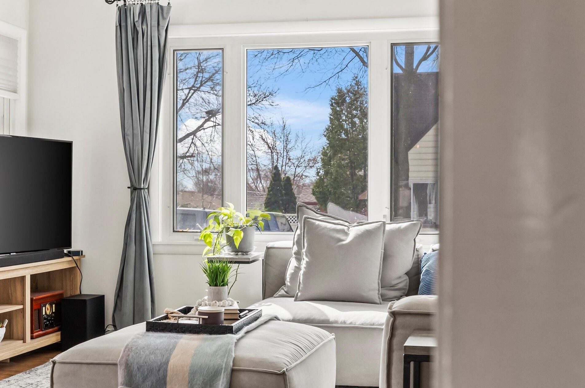 8824 Locust St, Milwaukee WI  53222-4636 exterior