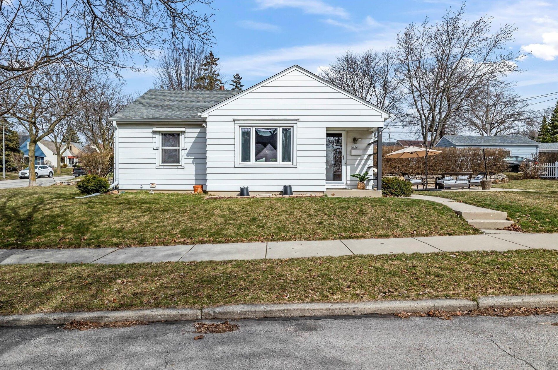 8824 Locust St, Milwaukee WI  53222-4636 exterior