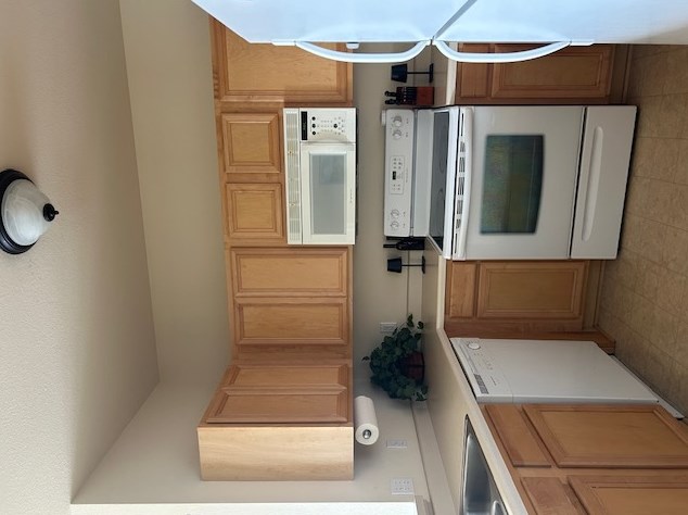 4120 Lake Dr, Milwaukee WI  53211-1719 exterior