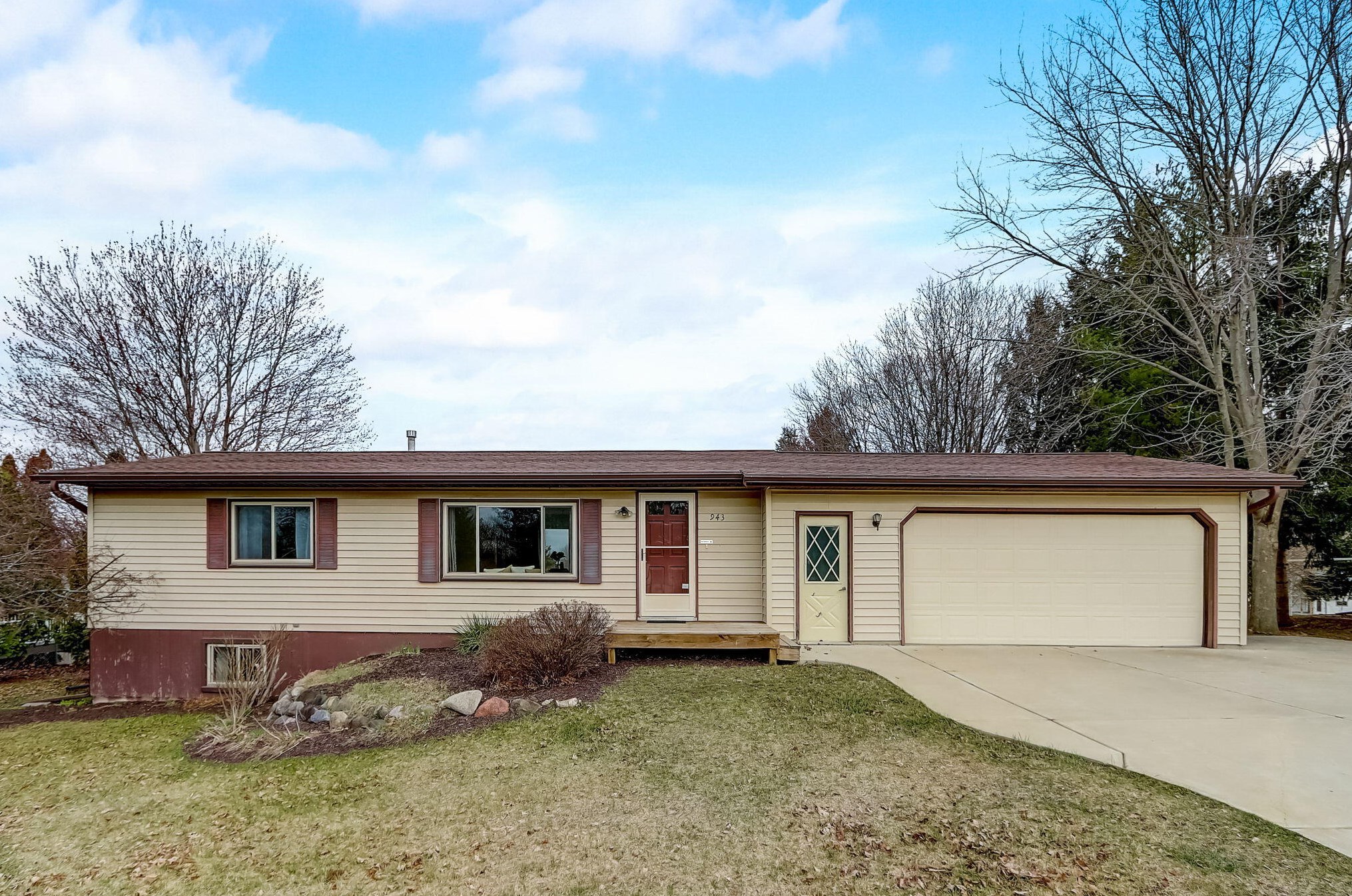943 Cass Pl, Lake Mills, WI 53551-1709