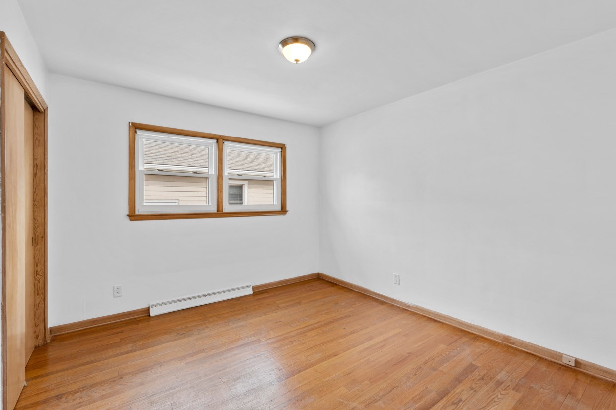 1033 91, Milwaukee WI 53214-2852 exterior