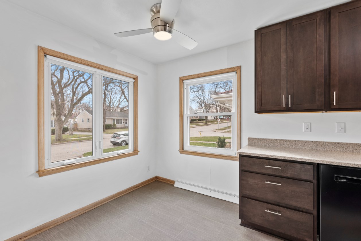 1033 91, Milwaukee WI 53214-2852 exterior