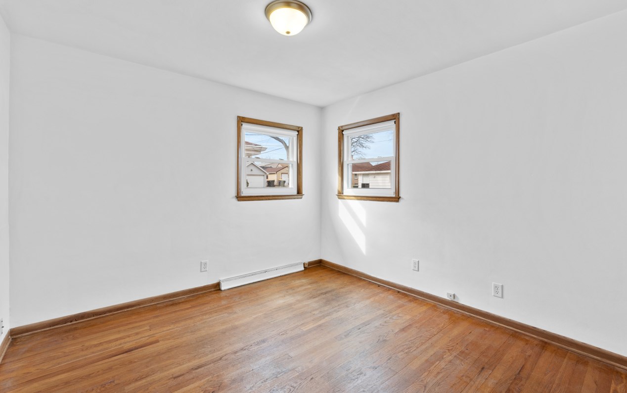 1033 91, Milwaukee WI 53214-2852 exterior