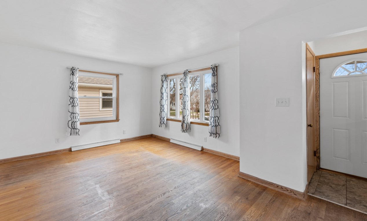 1033 91, Milwaukee WI 53214-2852 exterior