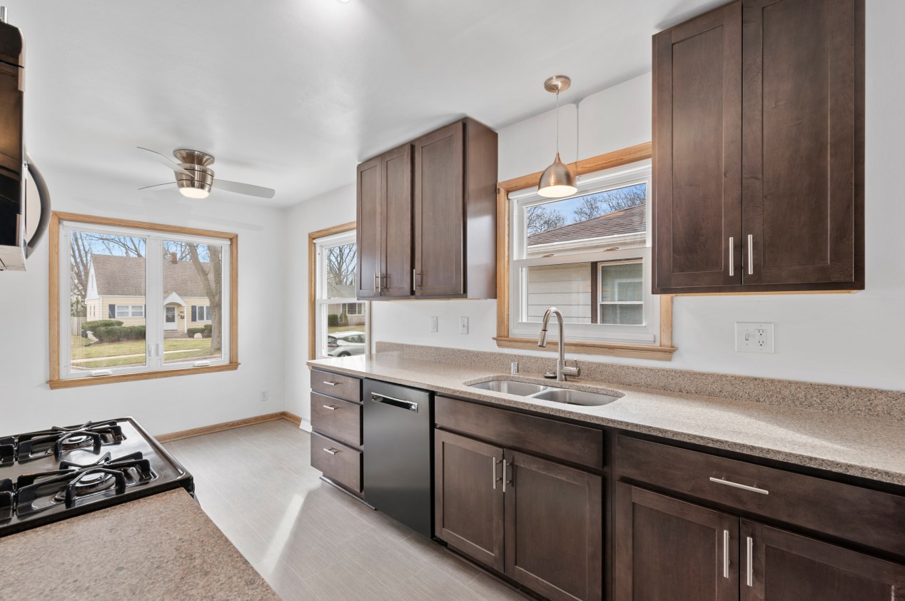 1033 91, Milwaukee WI 53214-2852 exterior