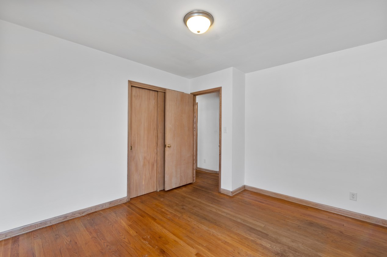 1033 91, Milwaukee WI 53214-2852 exterior