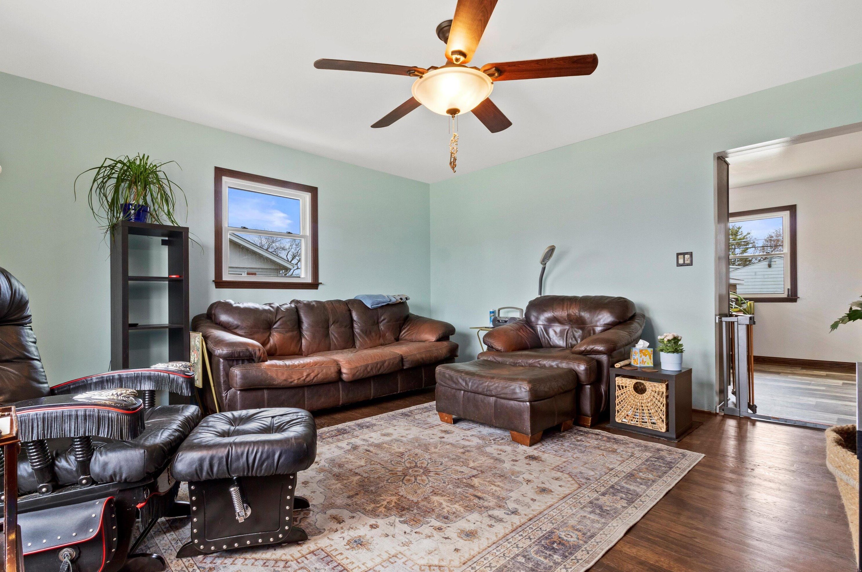 1613 Wedgewood Dr, Racine, WI 53402-2462