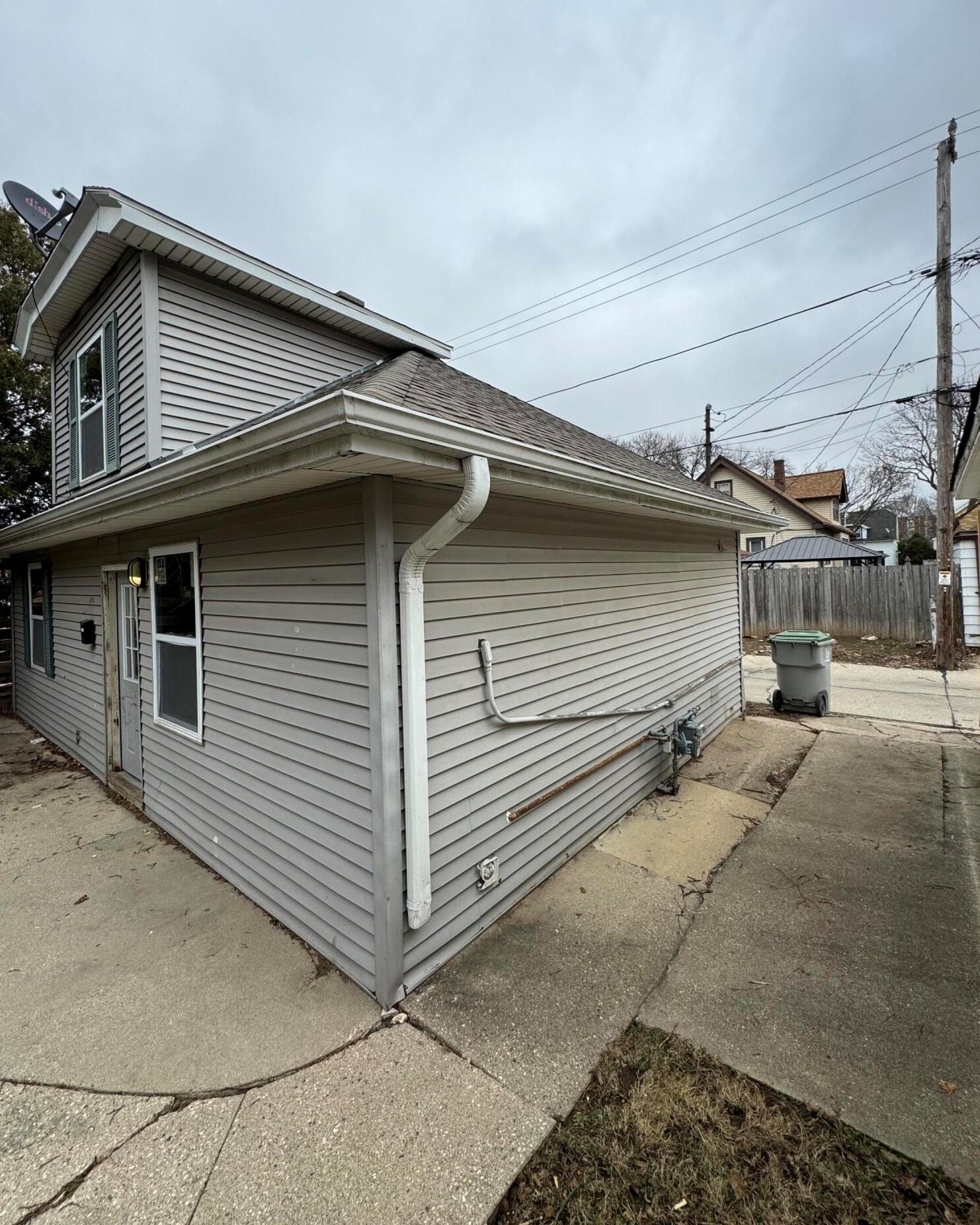 3034 55th St, Milwaukee, WI 53219-3350