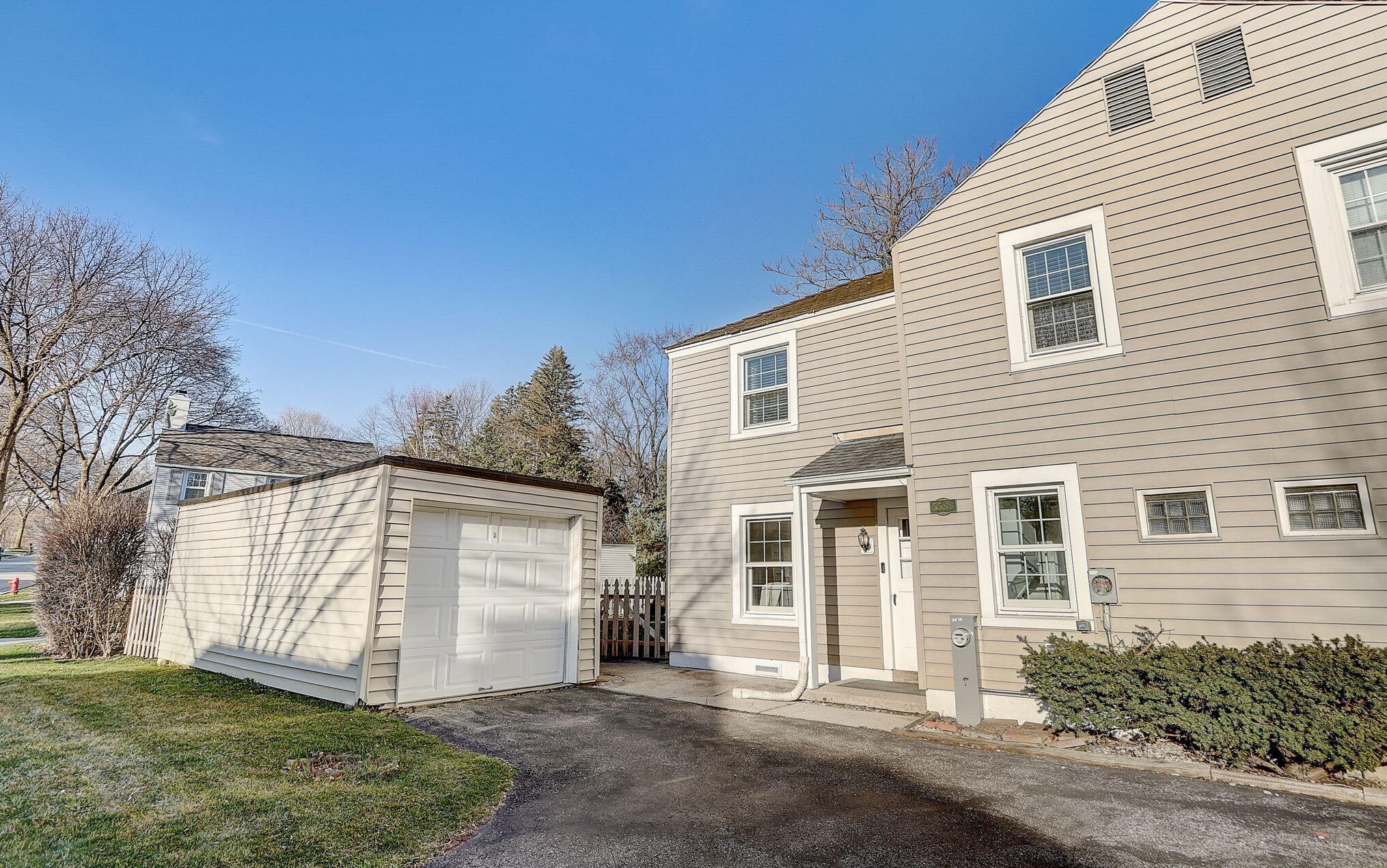 5588 Basswood St, Greendale, WI 53129-1311