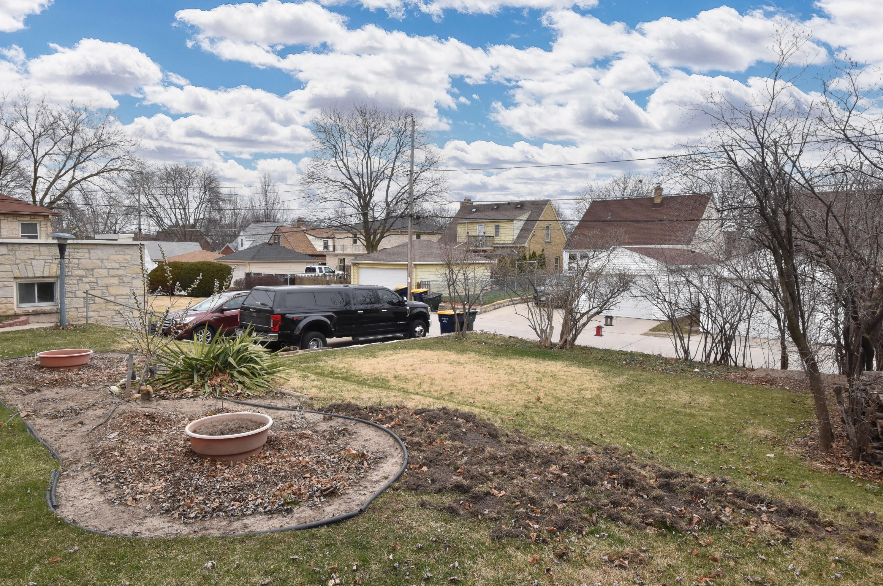 2426 60, Milwaukee WI 53219-2131 exterior