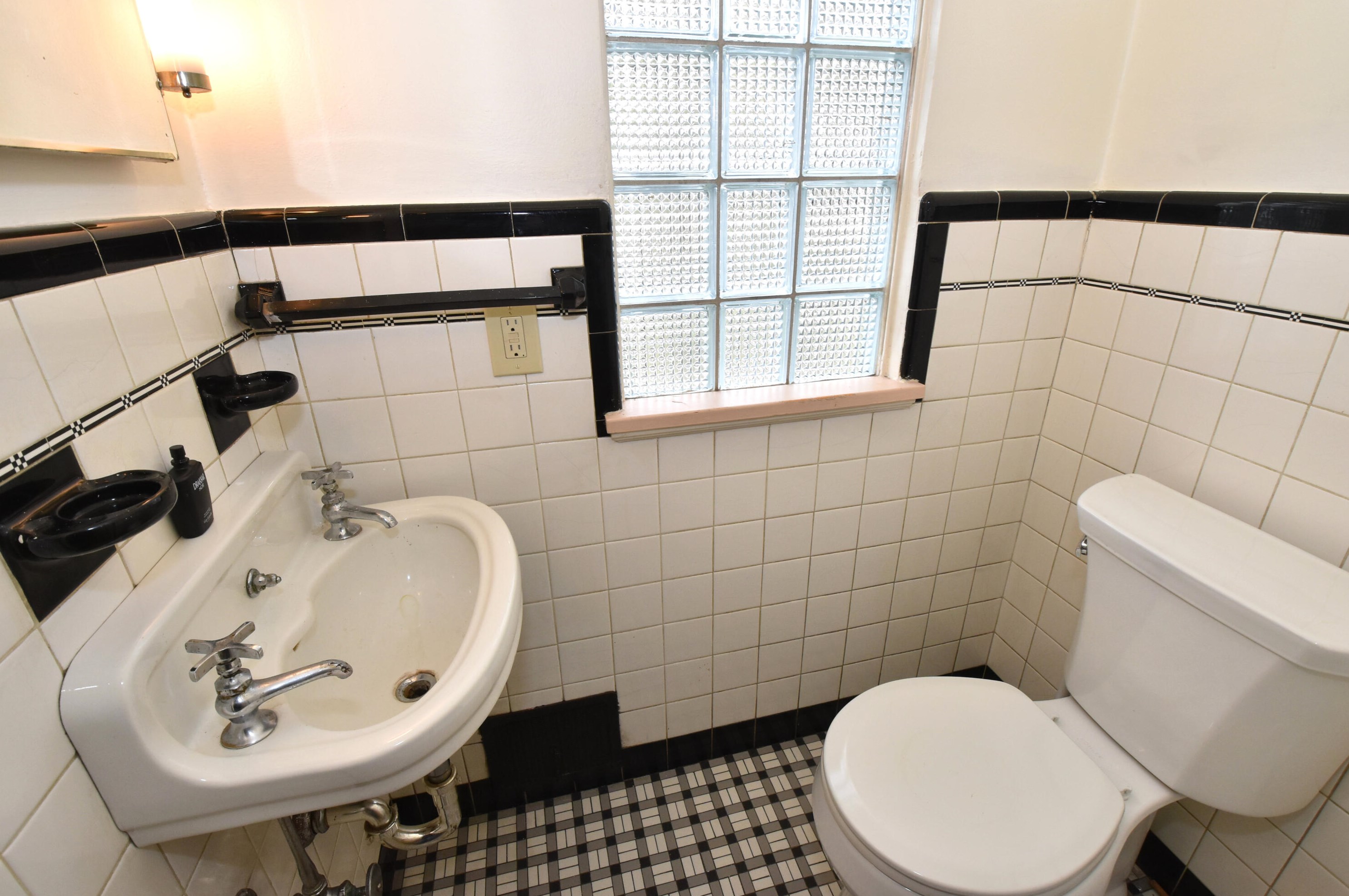 2426 60, Milwaukee WI 53219-2131 exterior