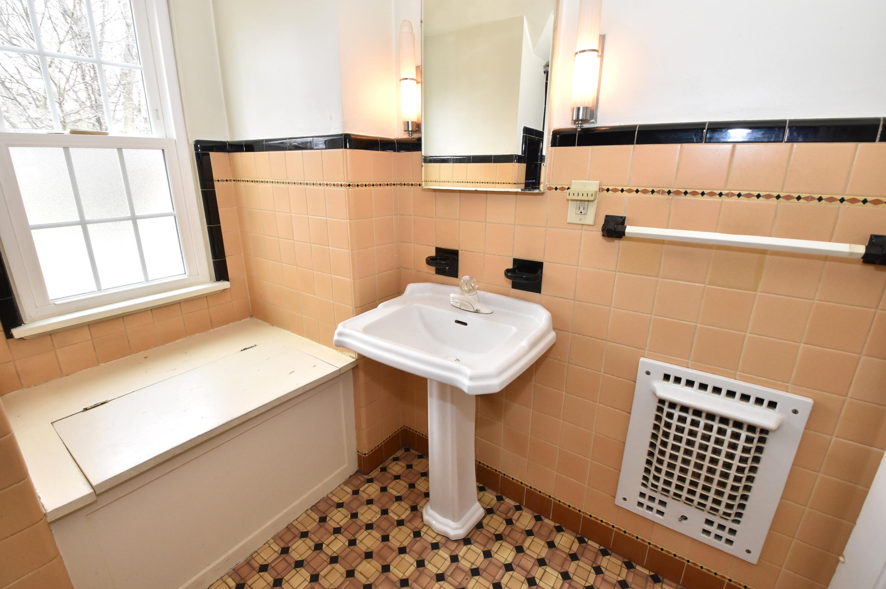 2426 60, Milwaukee WI 53219-2131 exterior