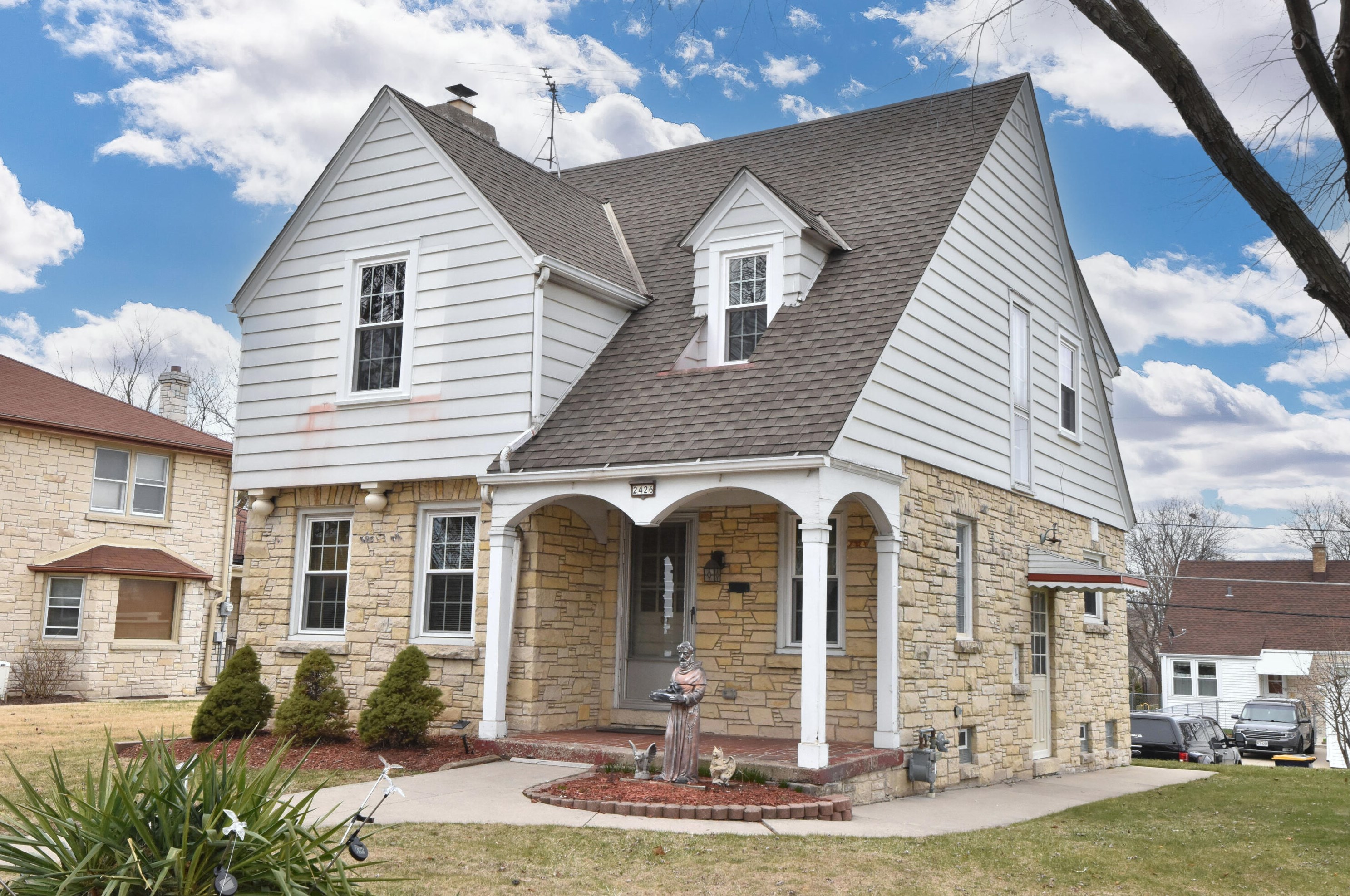 2426 60, Milwaukee WI 53219-2131 exterior