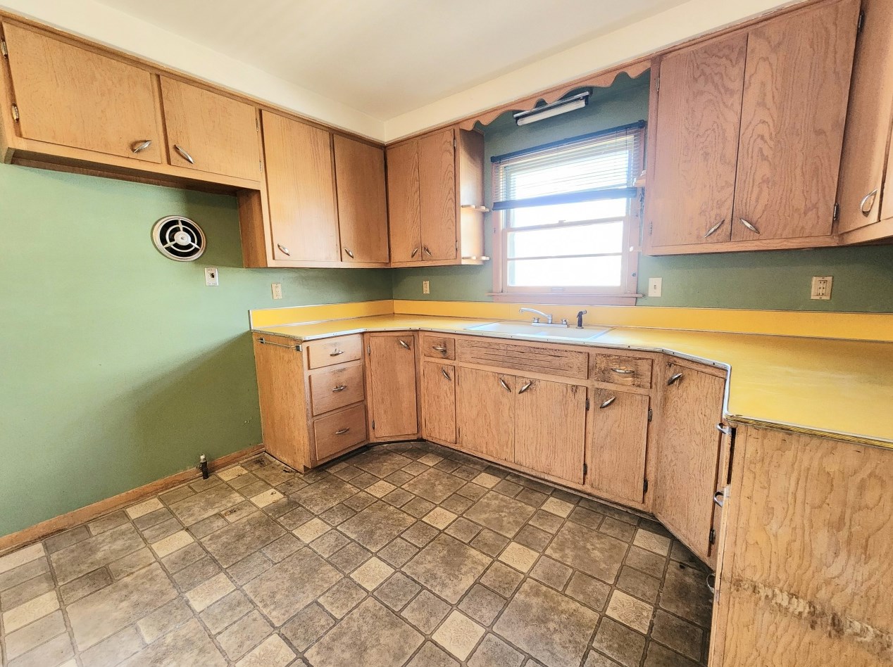 2306 Main Ave, Sheboygan WI  53083-3852 exterior