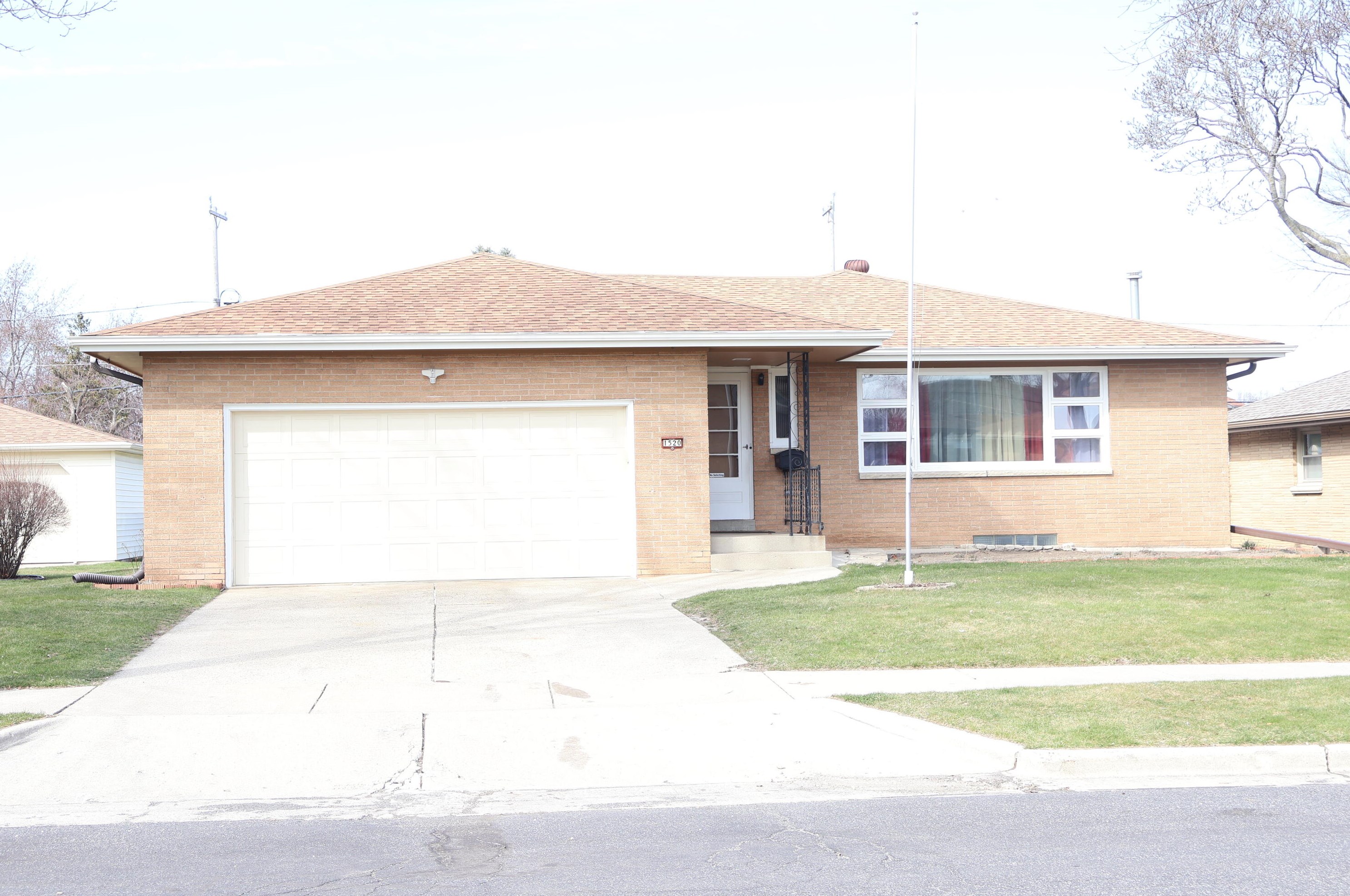 1520 W Leroy Ave, Milwaukee, WI 53221