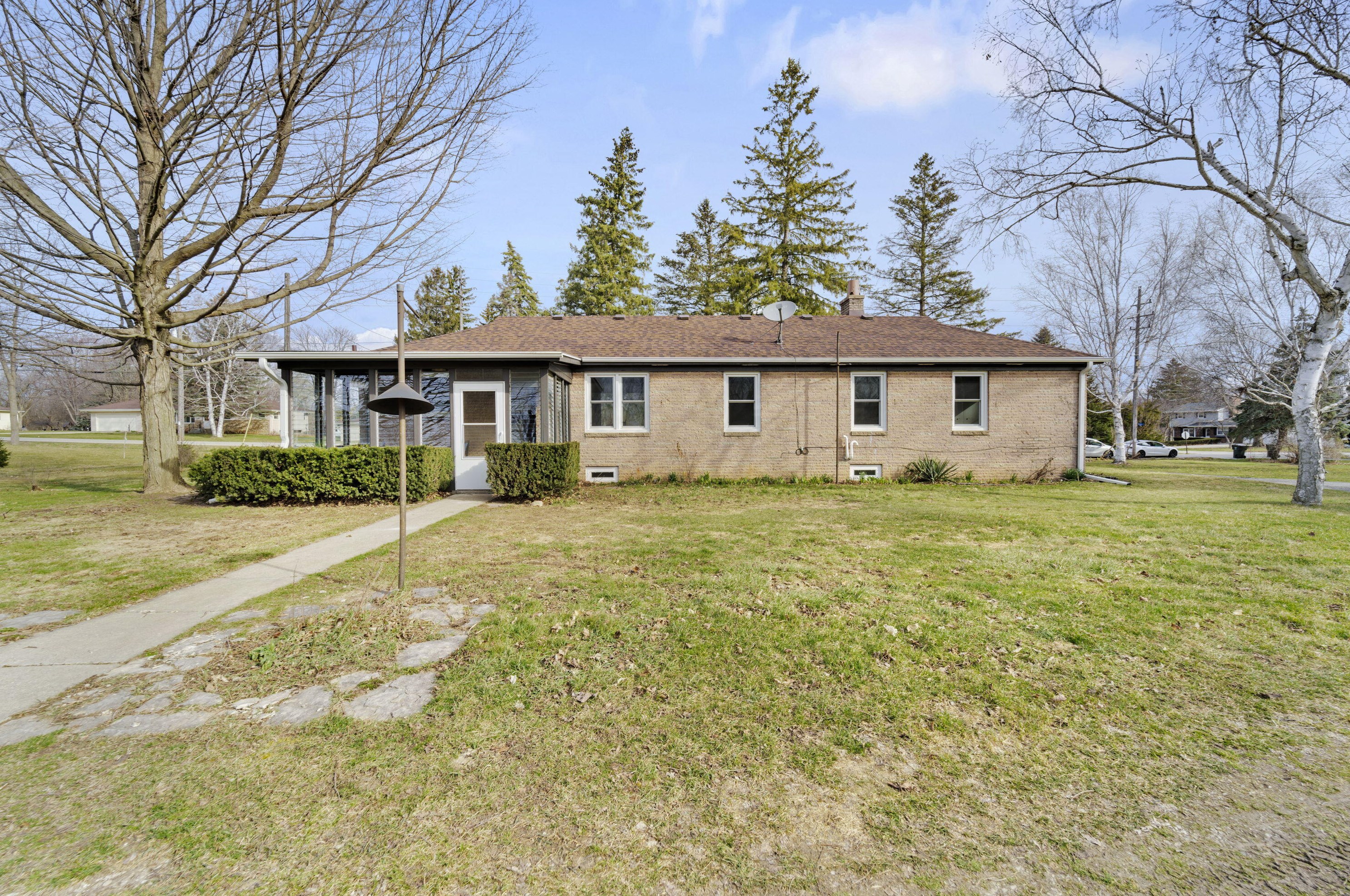 3929 Johnson Ave, Racine WI  53405-1015 exterior