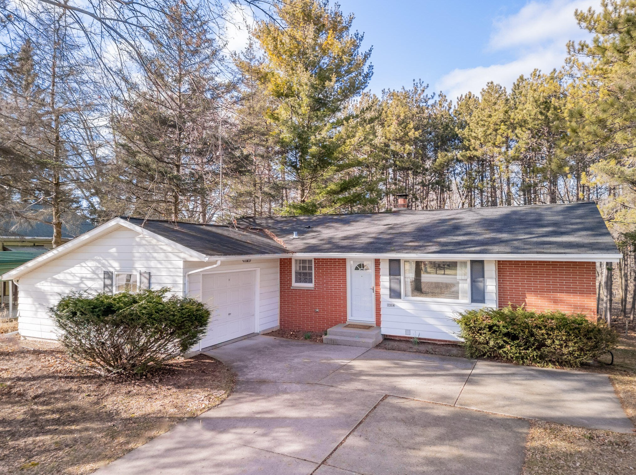 1314 Stahl Rd, Sheboygan WI 53081-8894 exterior