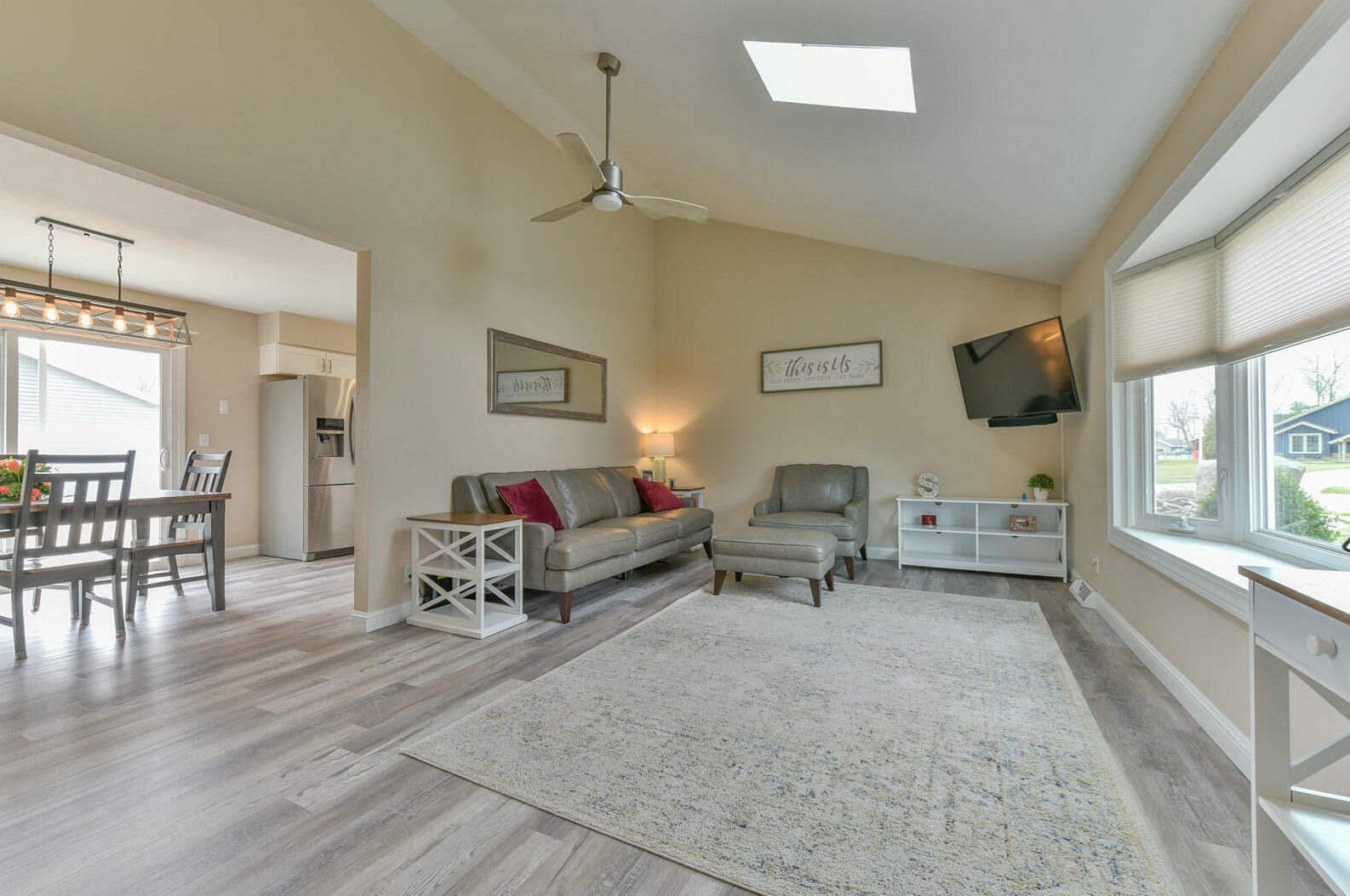 8570 Parknoll Dr, Oak Creek, WI 53154-3436
