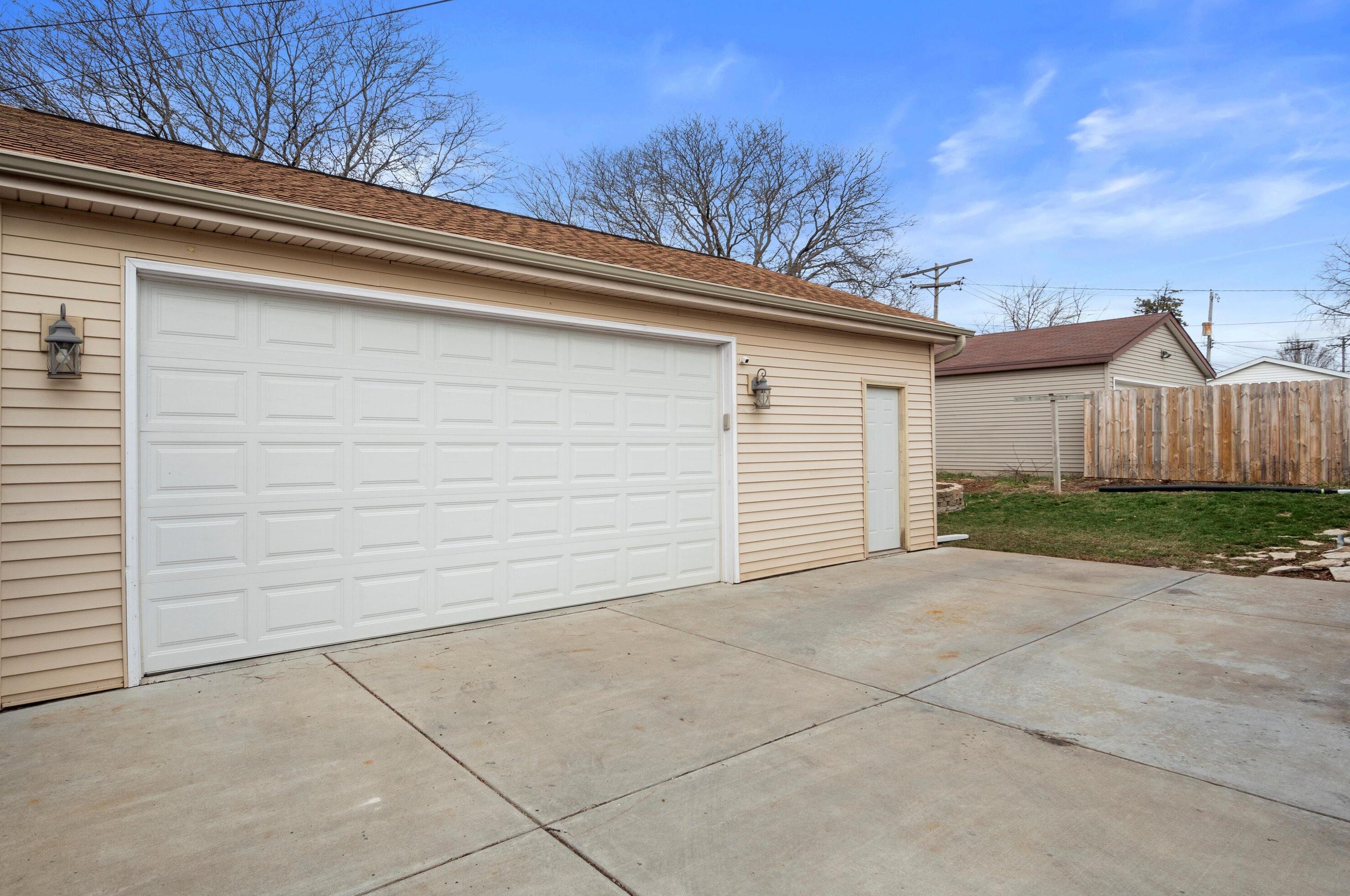 932 Ohio St, Racine WI  53405-2208 exterior