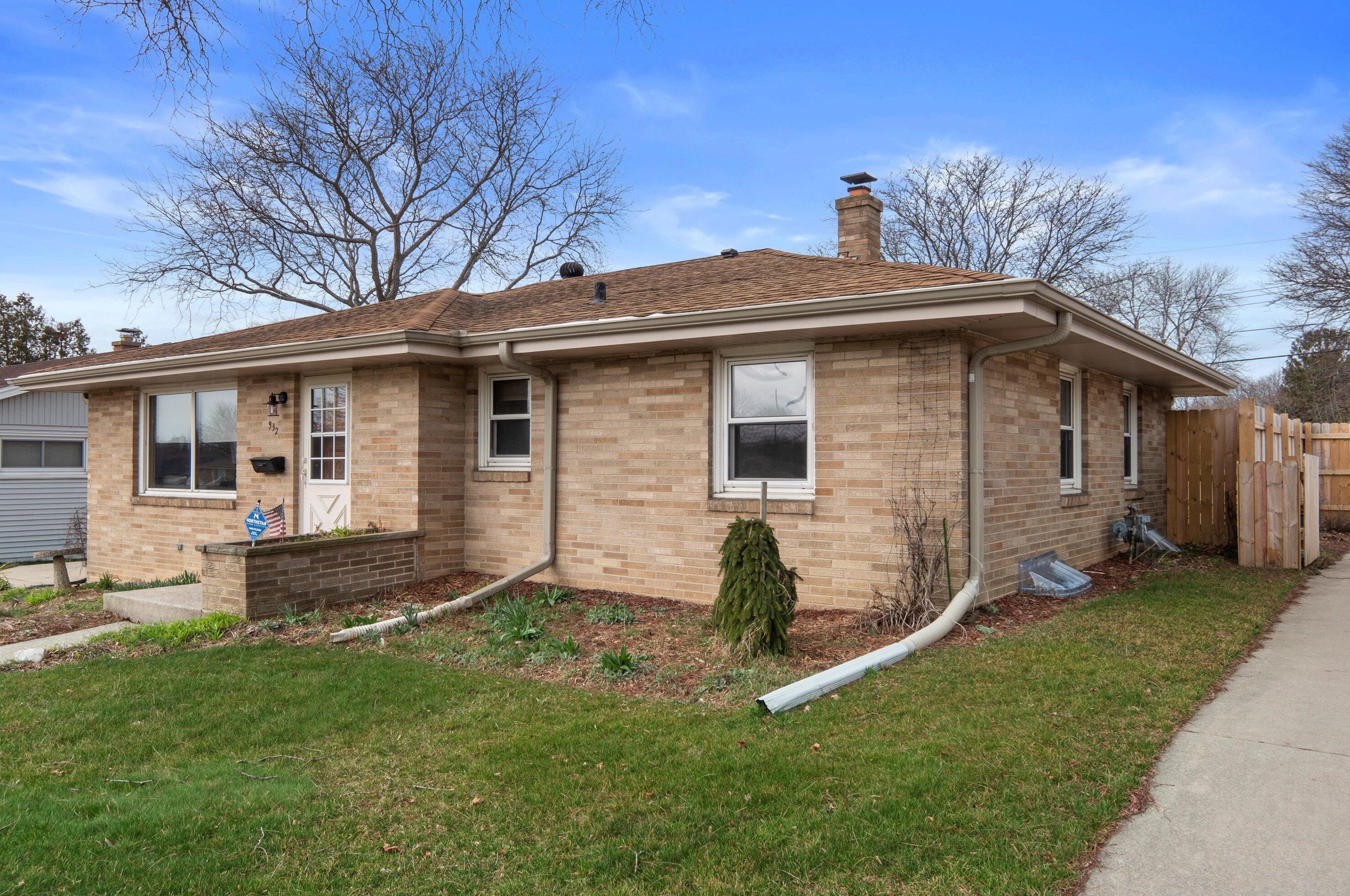 932 Ohio St, Racine WI  53405-2208 exterior