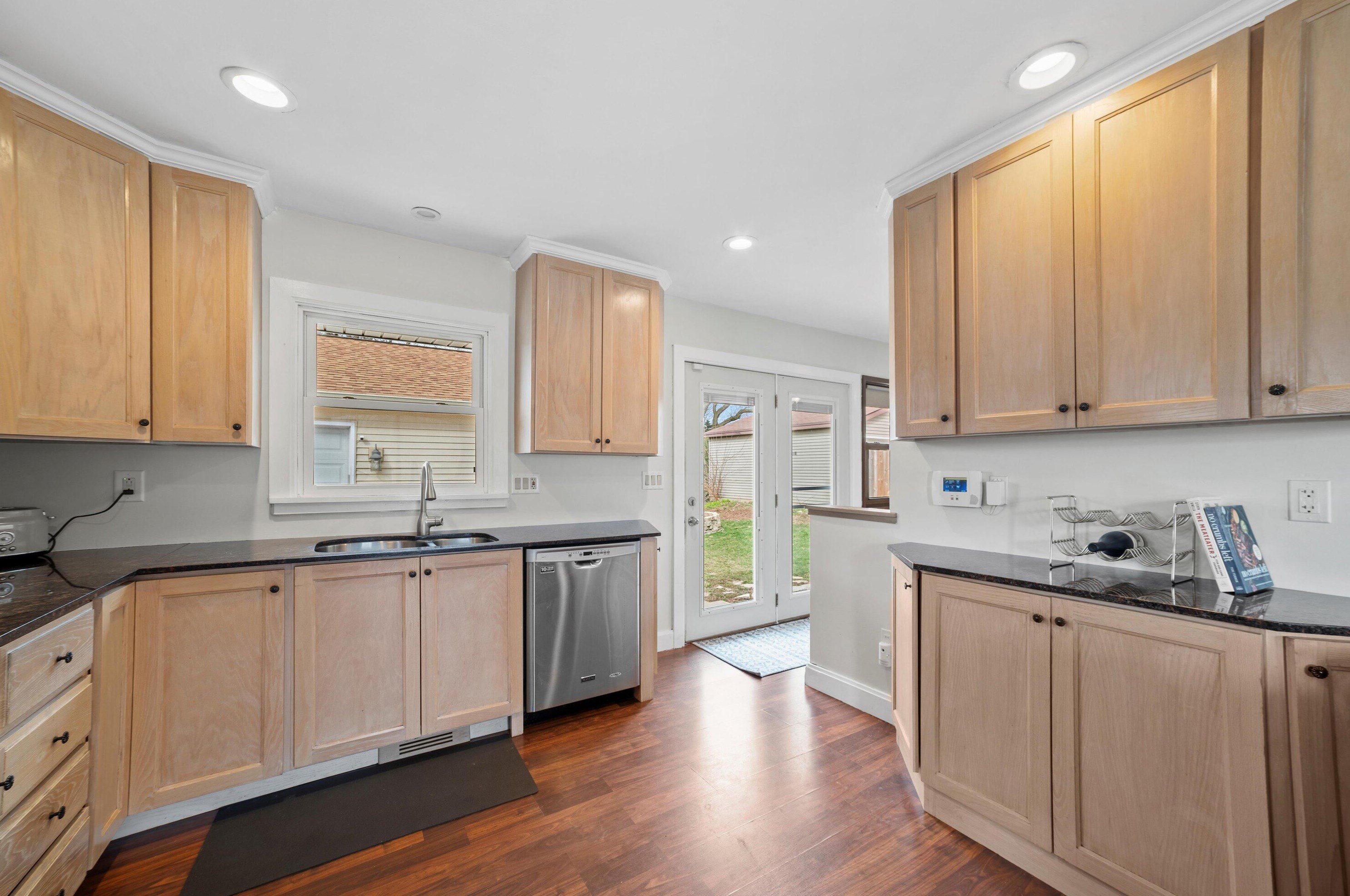 932 Ohio St, Racine WI  53405-2208 exterior