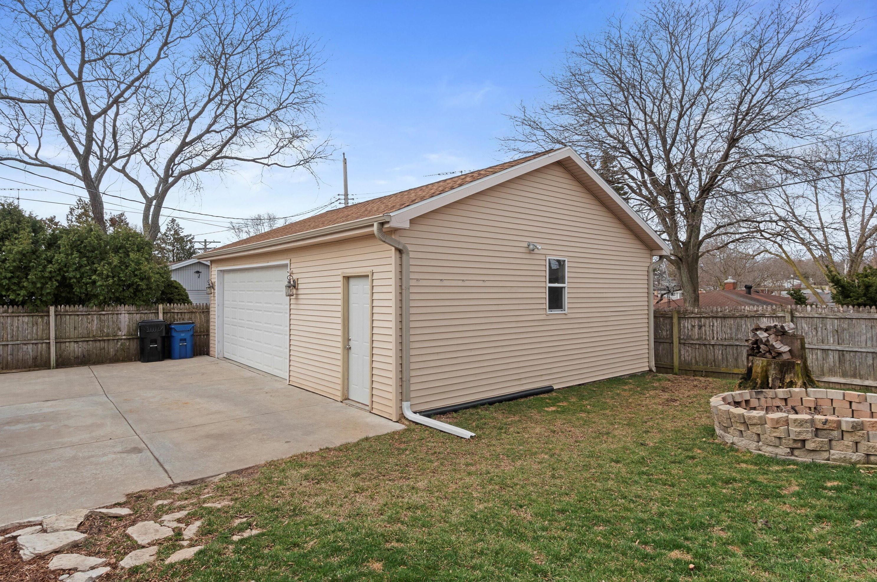 932 Ohio St, Racine WI  53405-2208 exterior
