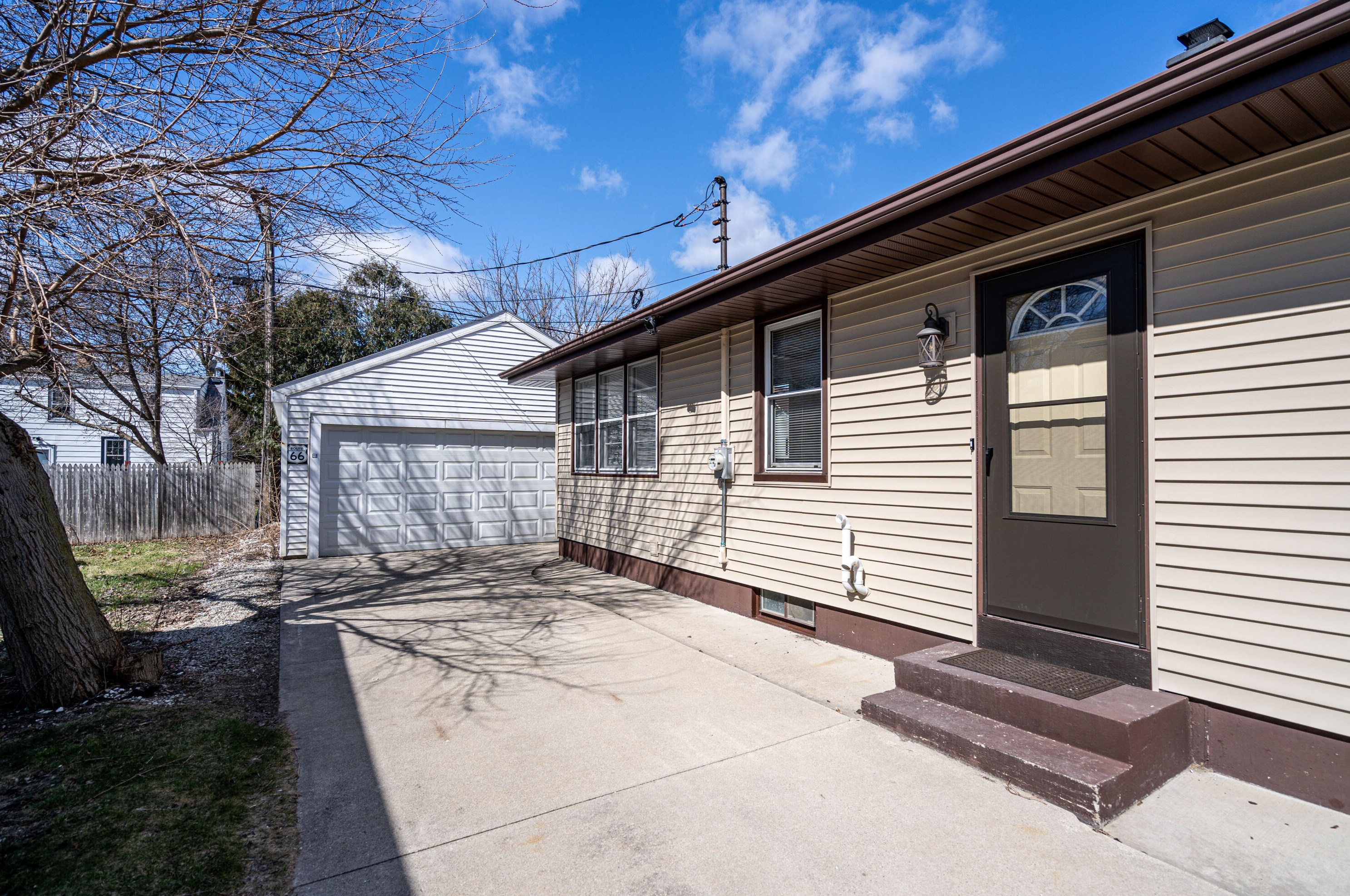 7616 30th Ave, Kenosha WI  53142-4608 exterior