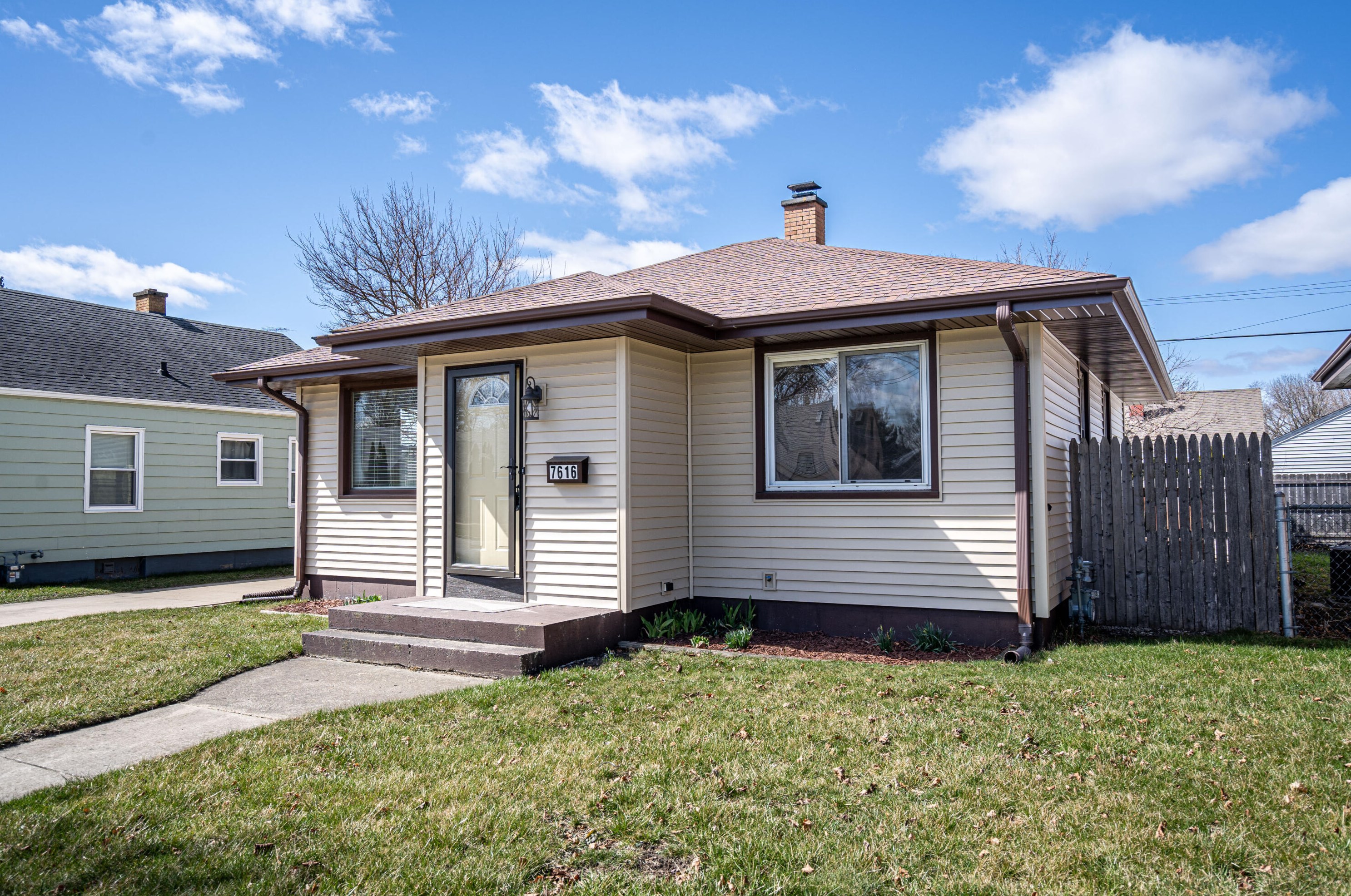 7616 30th Ave, Kenosha WI  53142-4608 exterior