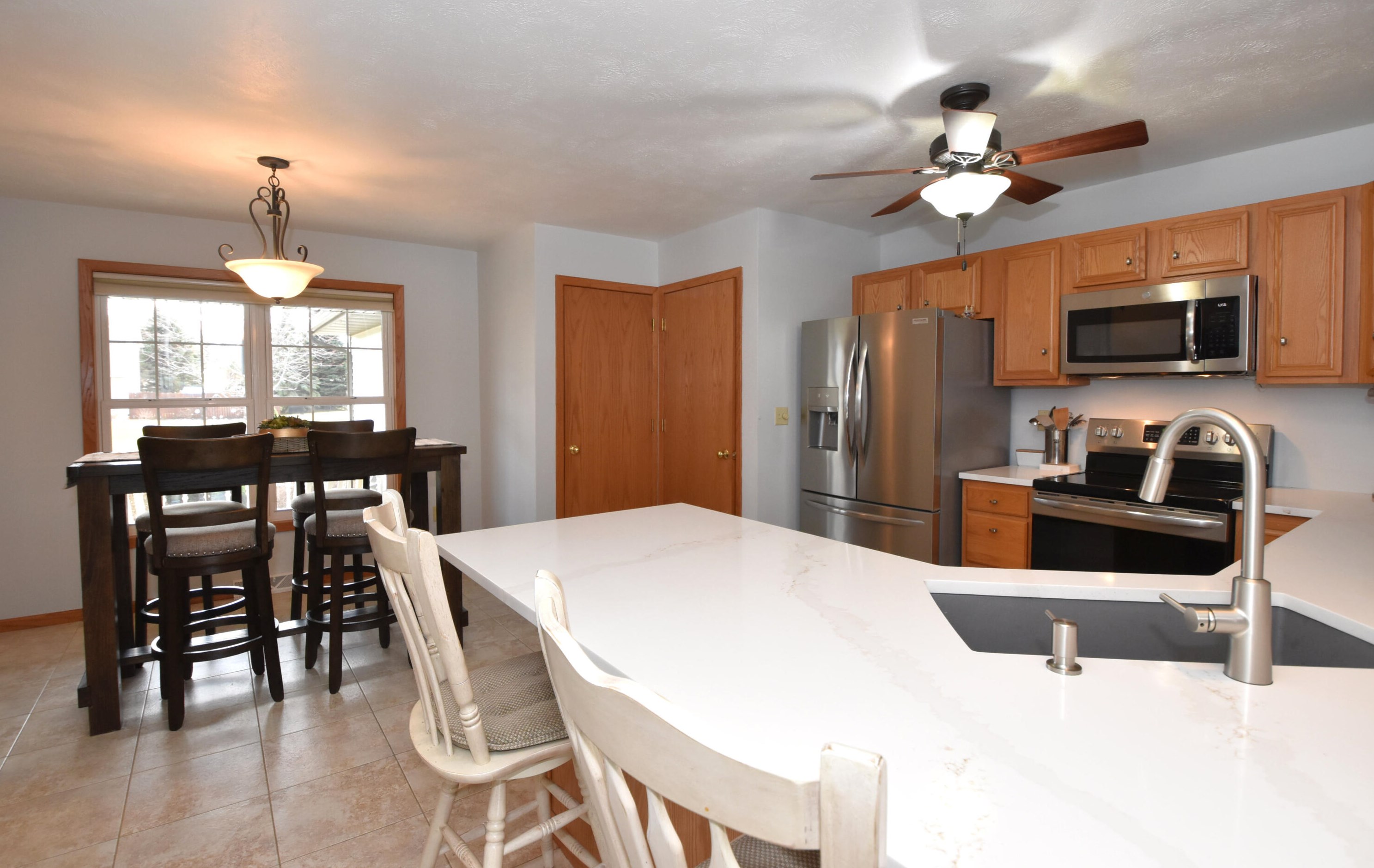 1224 Riva Rdg, Racine WI  53402-1711 exterior