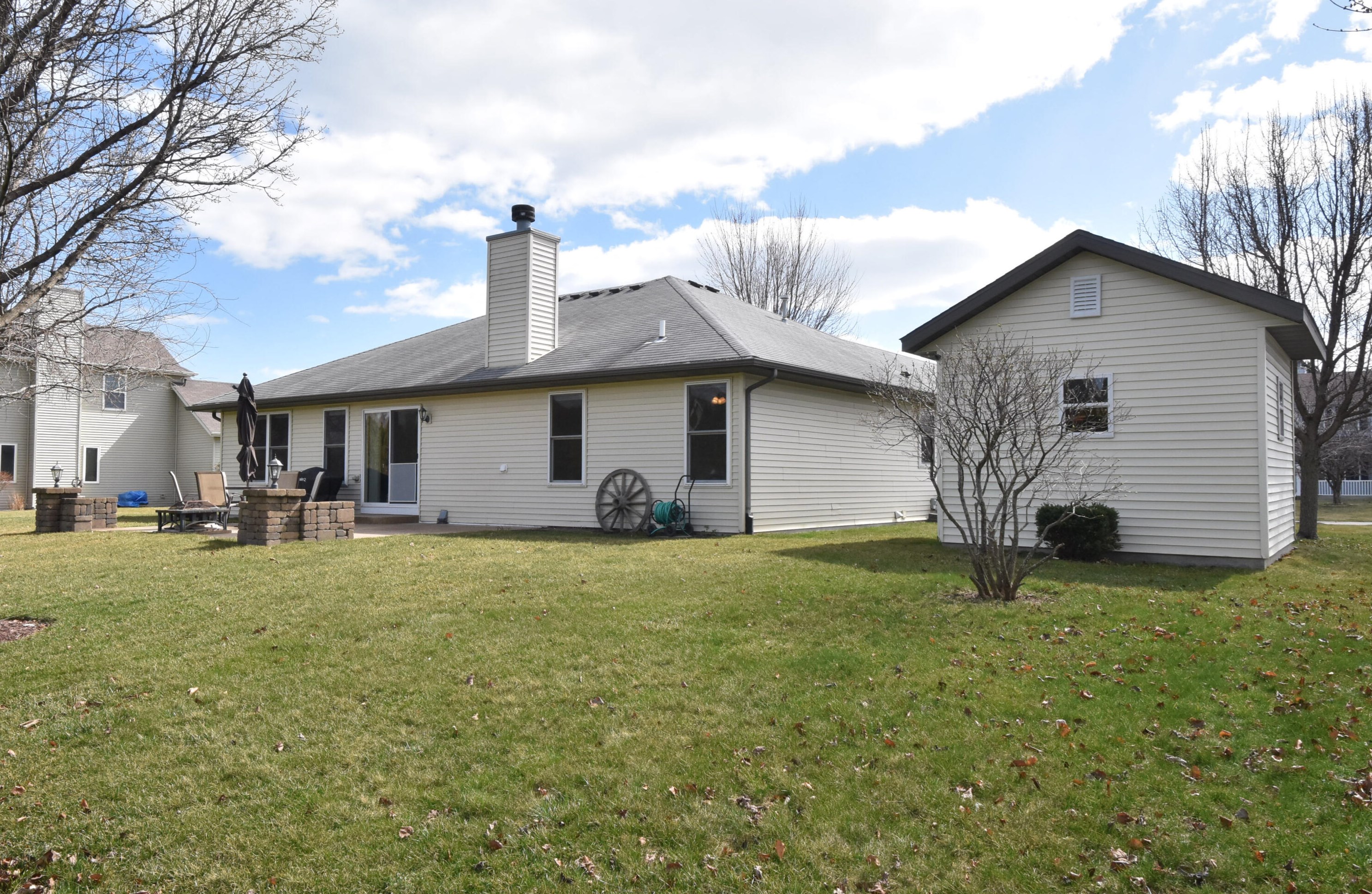 1224 Riva Rdg, Racine WI  53402-1711 exterior