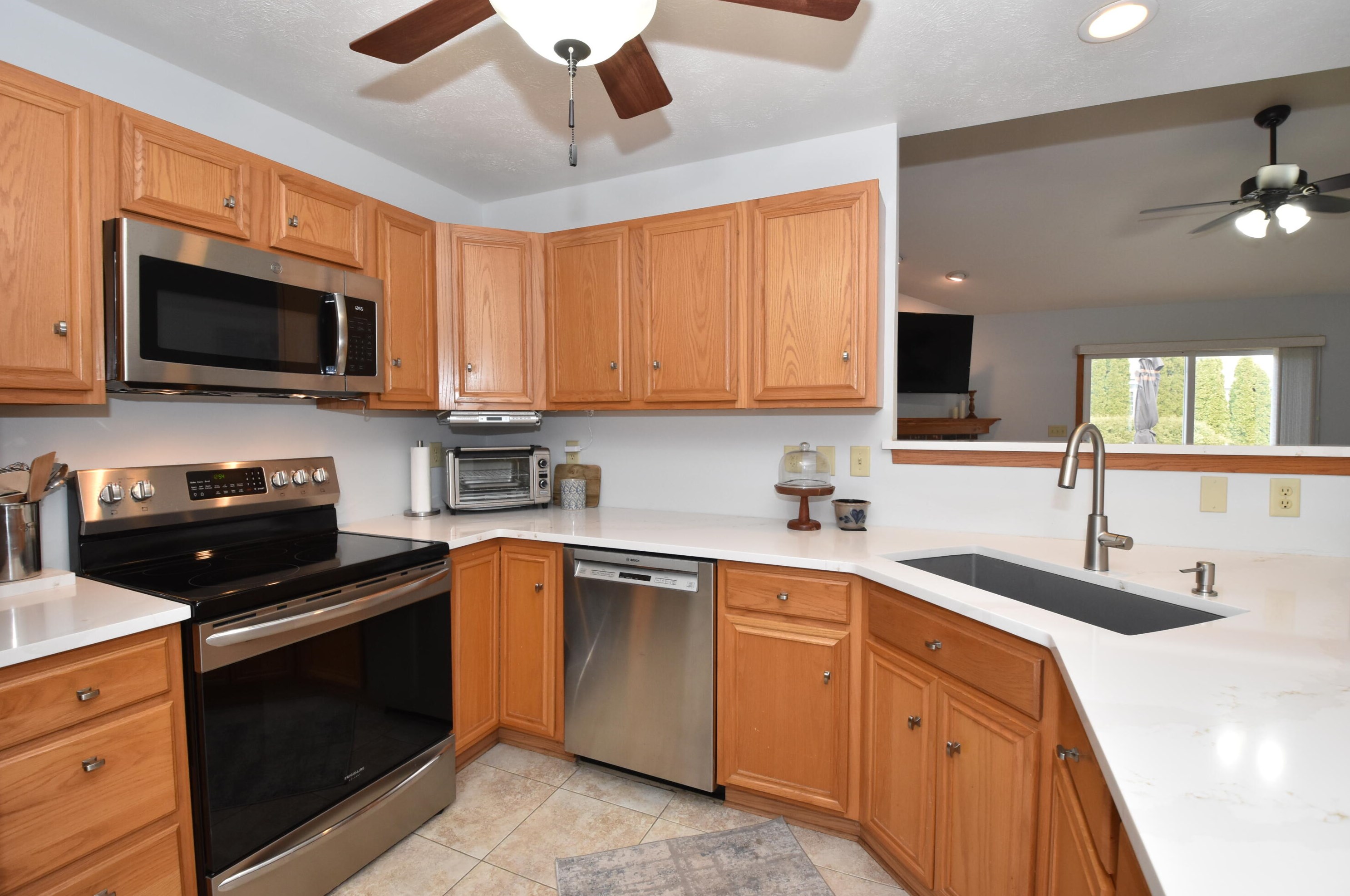1224 Riva Rdg, Racine WI  53402-1711 exterior