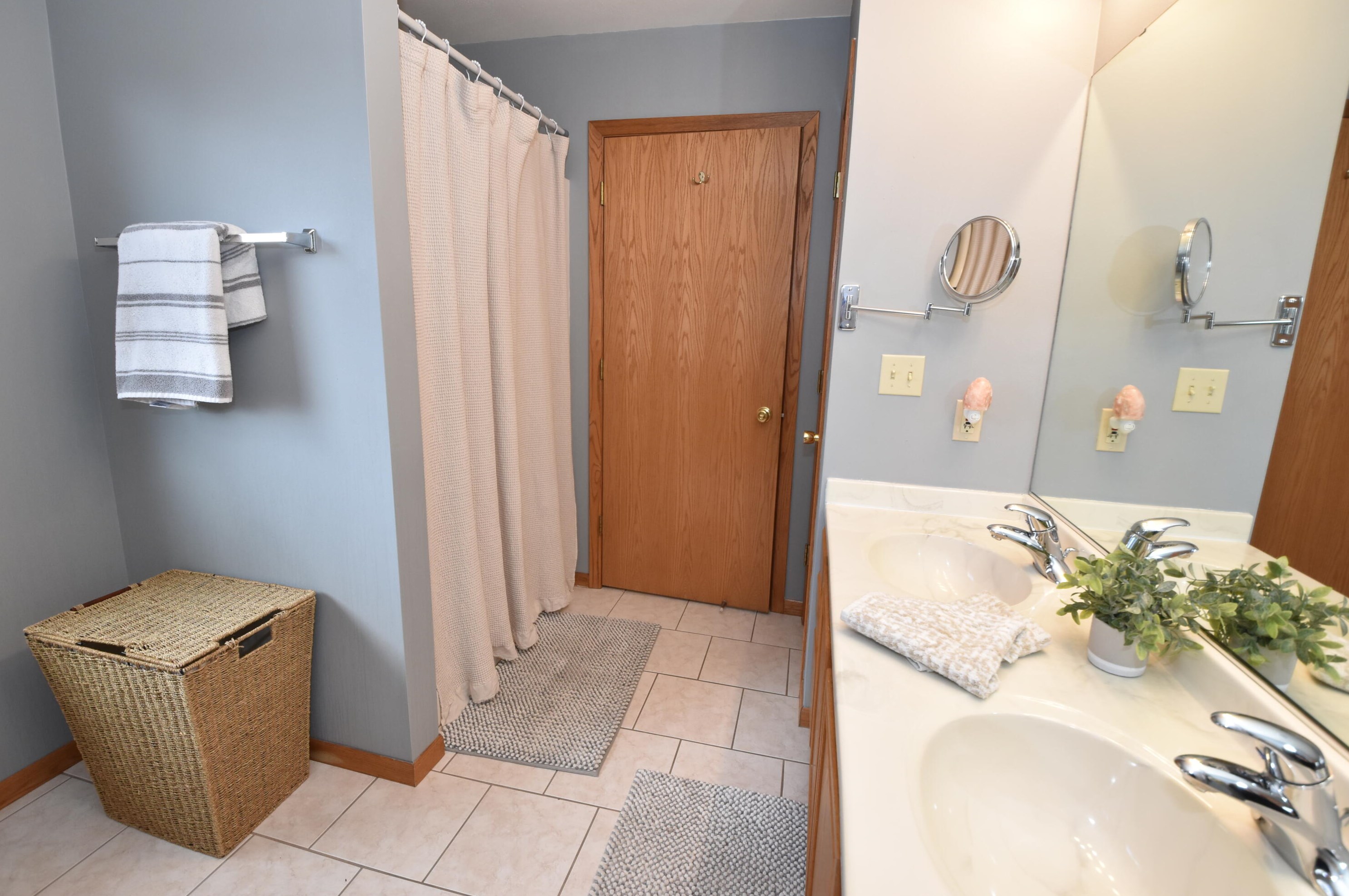 1224 Riva Rdg, Racine WI  53402-1711 exterior