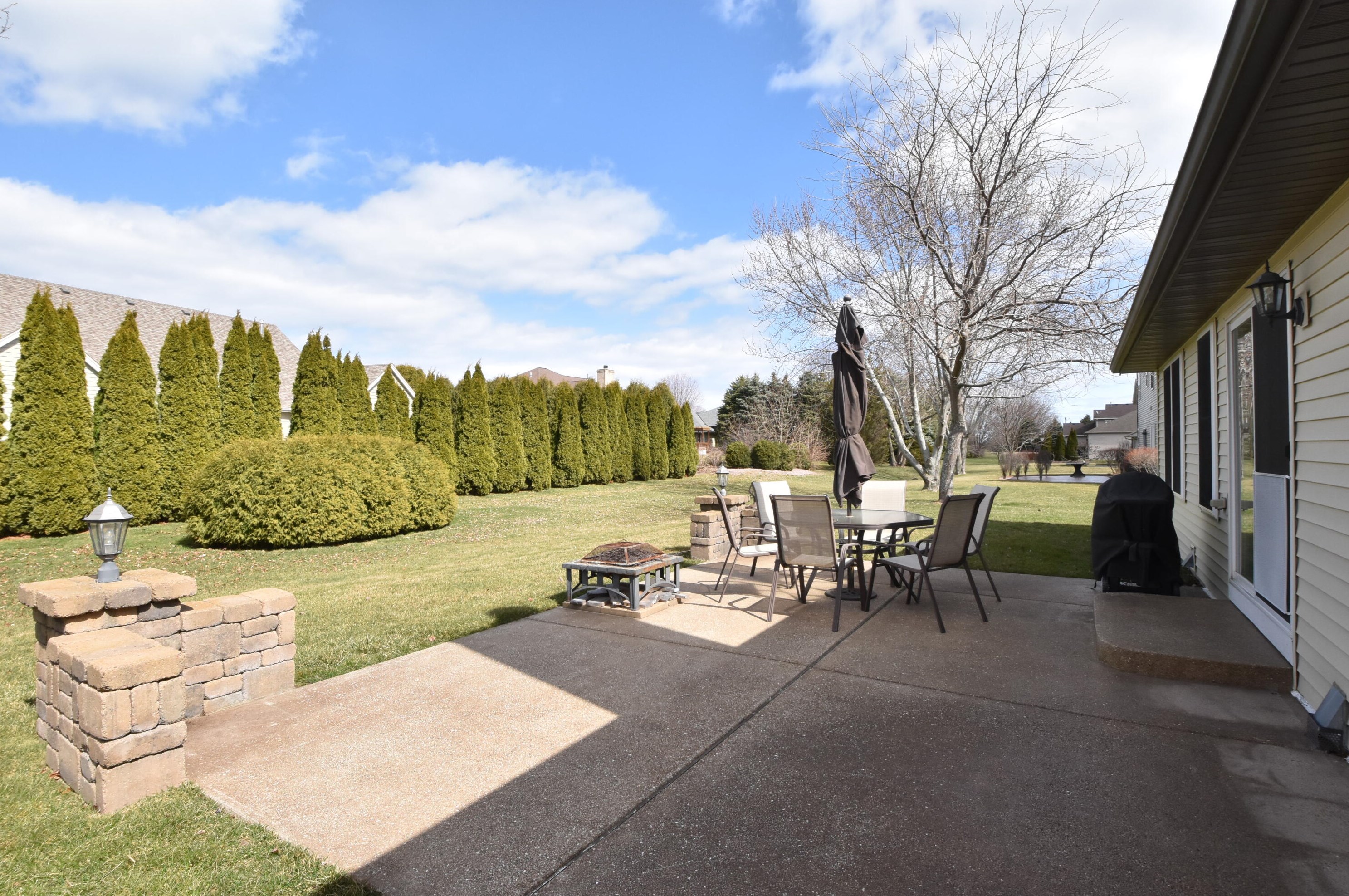 1224 Riva Rdg, Racine WI  53402-1711 exterior