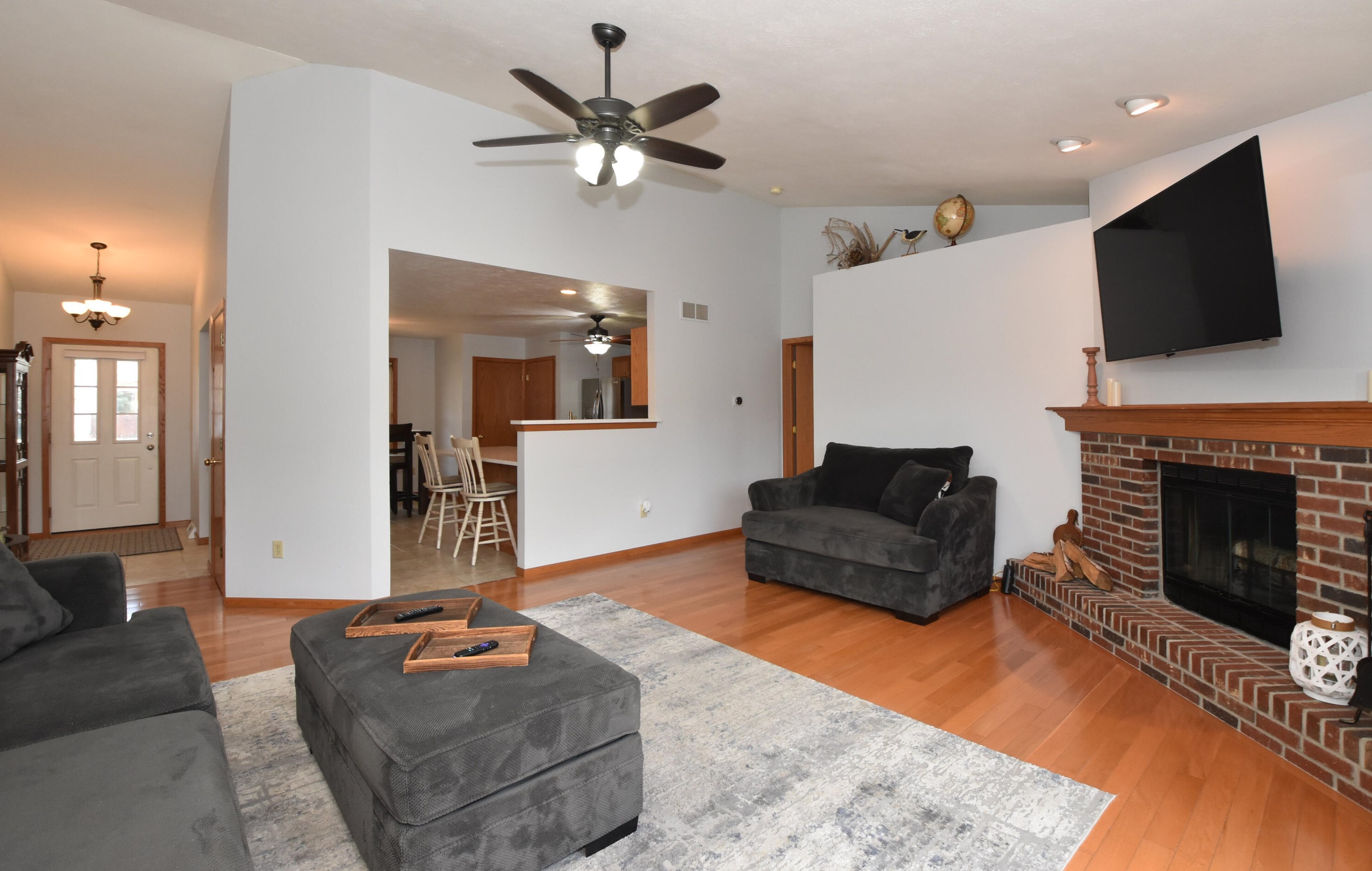 1224 Riva Rdg, Racine WI  53402-1711 exterior