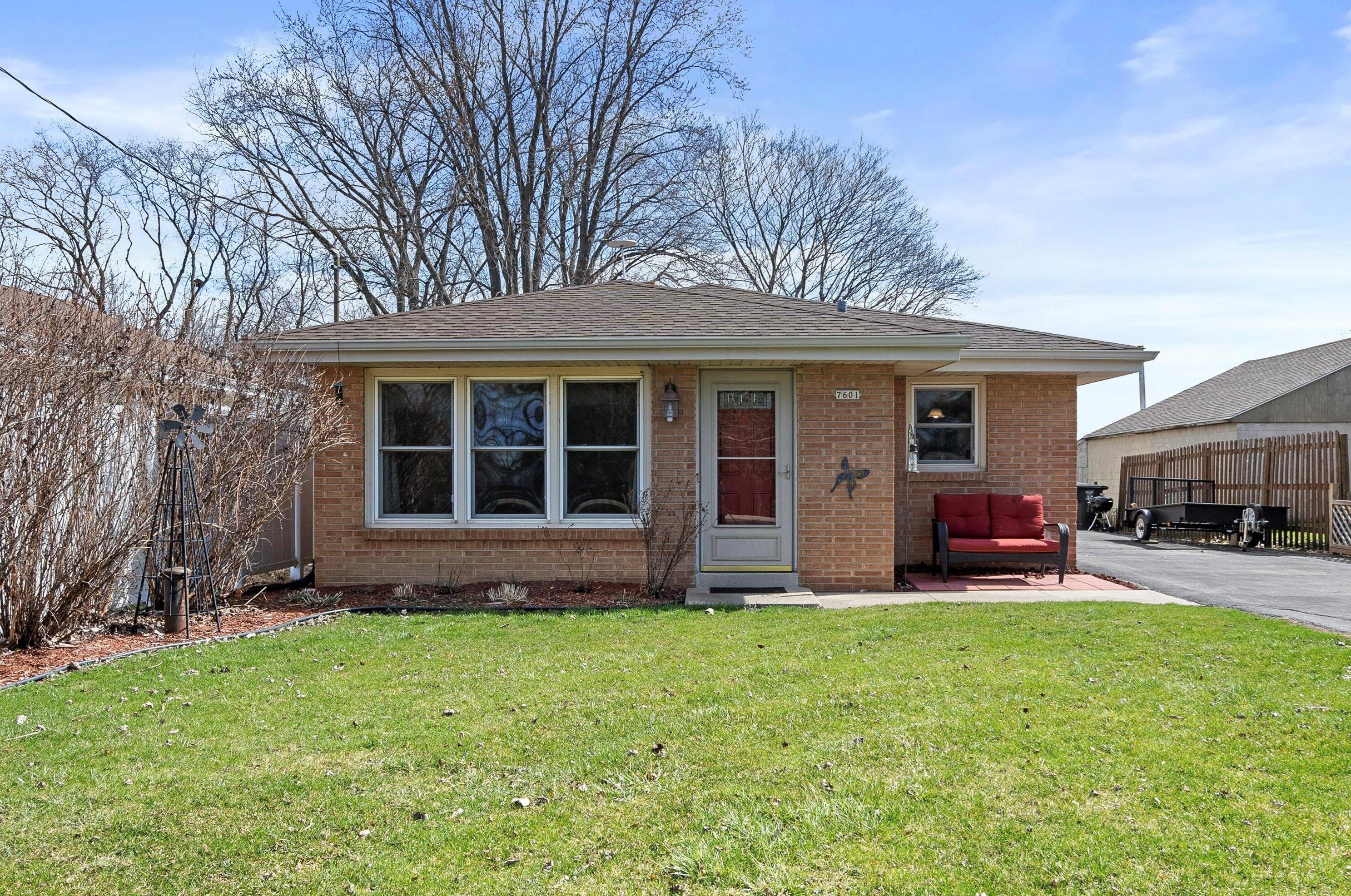 7601 E Wind Lake Rd, Waterford, WI 53185