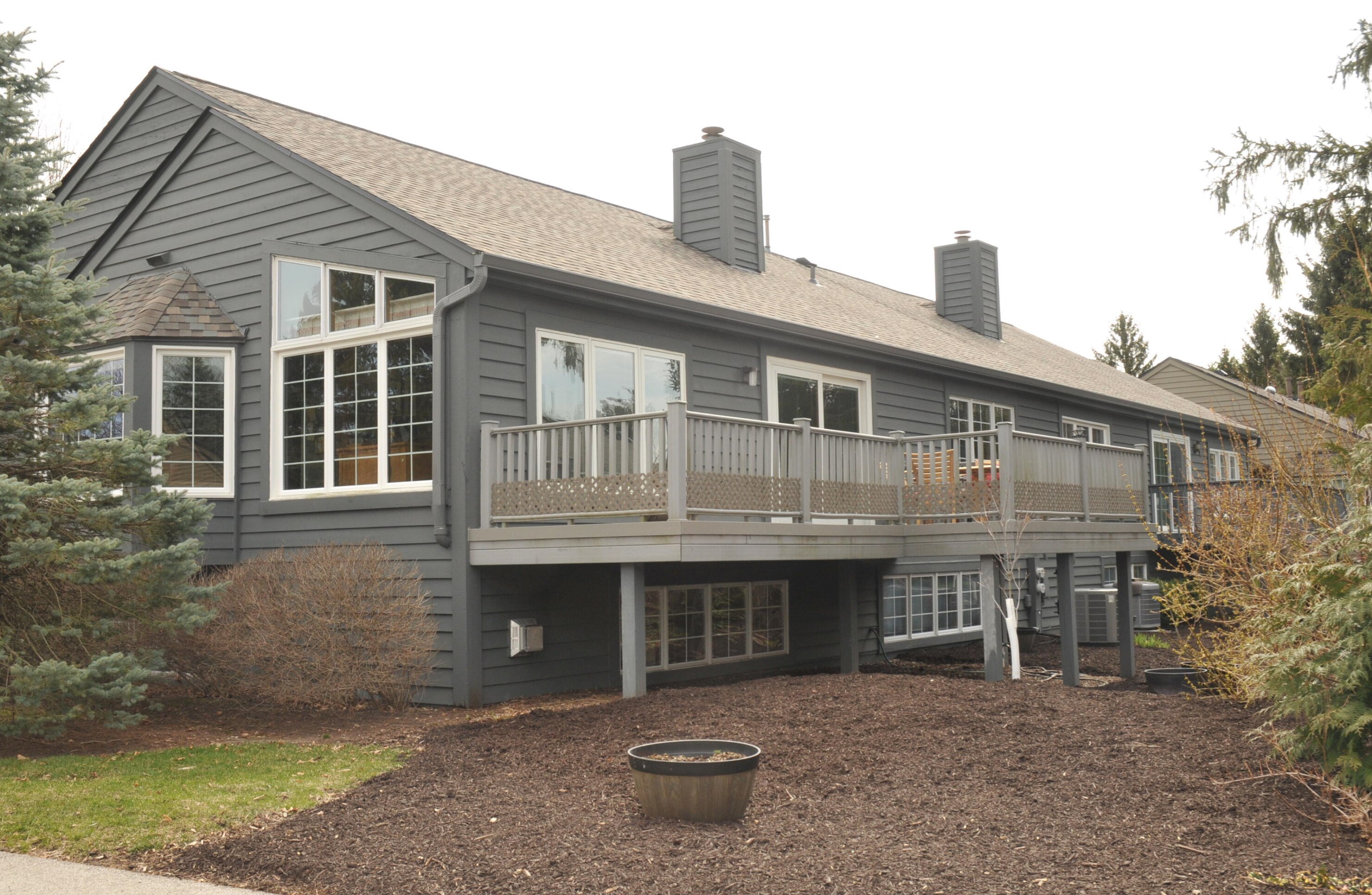 3845 Oakridge Ct, Milwaukee, WI 53228-1367